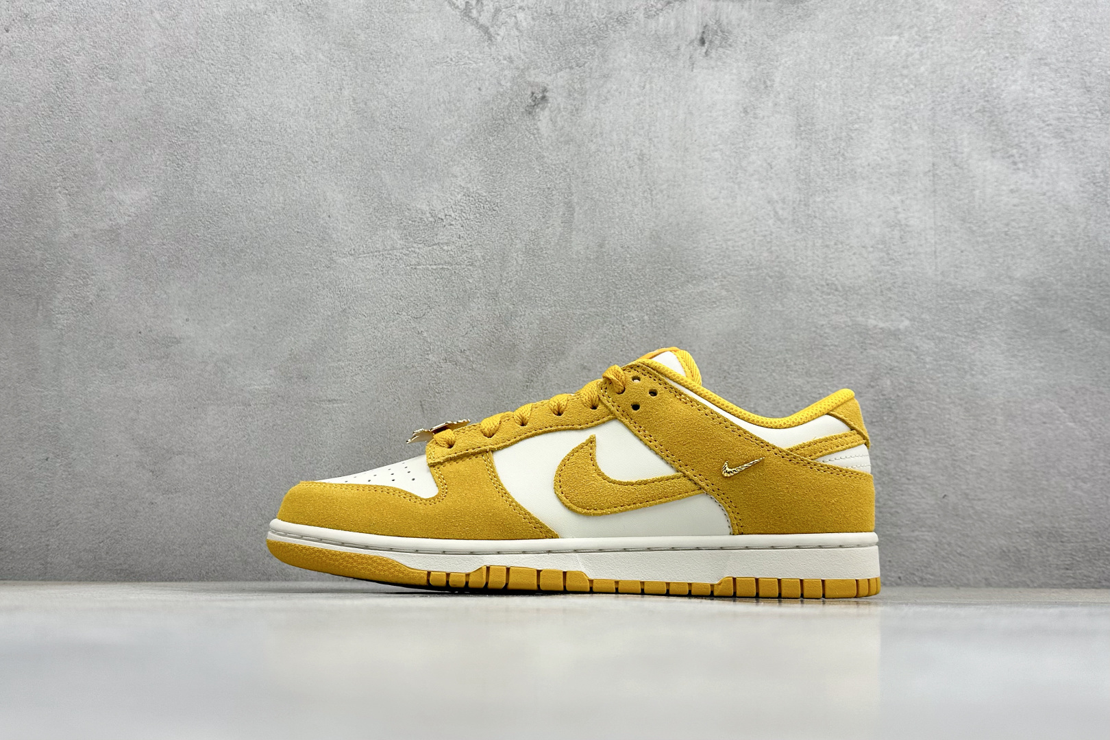CS版Nike SB Dunk Low 马年限定 白黄 低帮休闲板鞋 IB4417-101