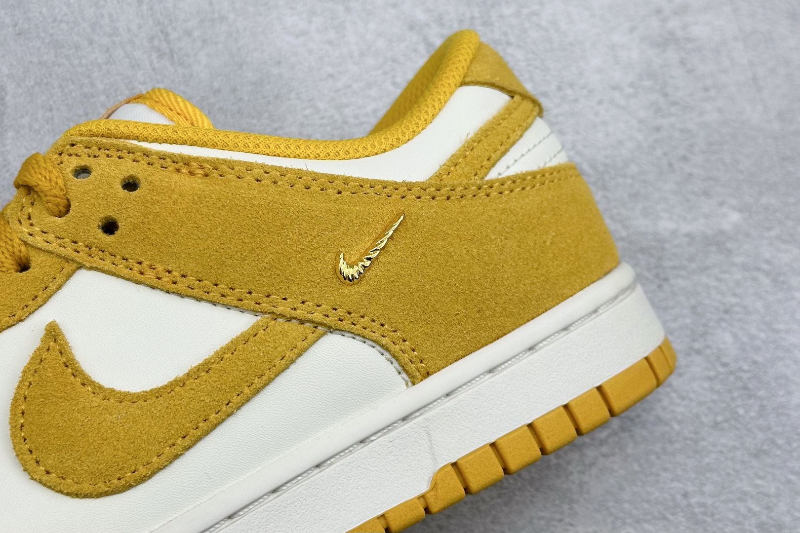 CS版Nike SB Dunk Low 马年限定 白黄 低帮休闲板鞋 IB4417-101