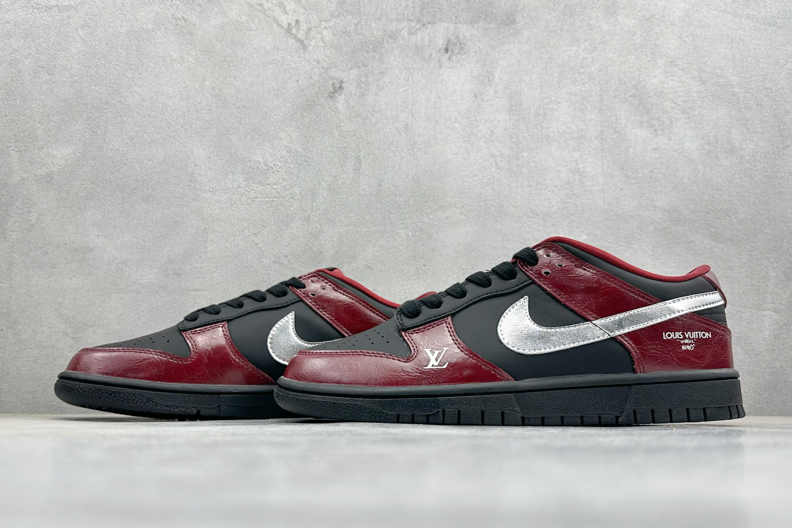 SC版Nike SB Dunk Low 马年限定 红檀玄银 高端定制 低帮休闲板鞋 SG6688-007 SC版Nike SB Dunk Low 马年限定 红檀玄银 高端定制 低帮休闲板鞋 SG6688-007