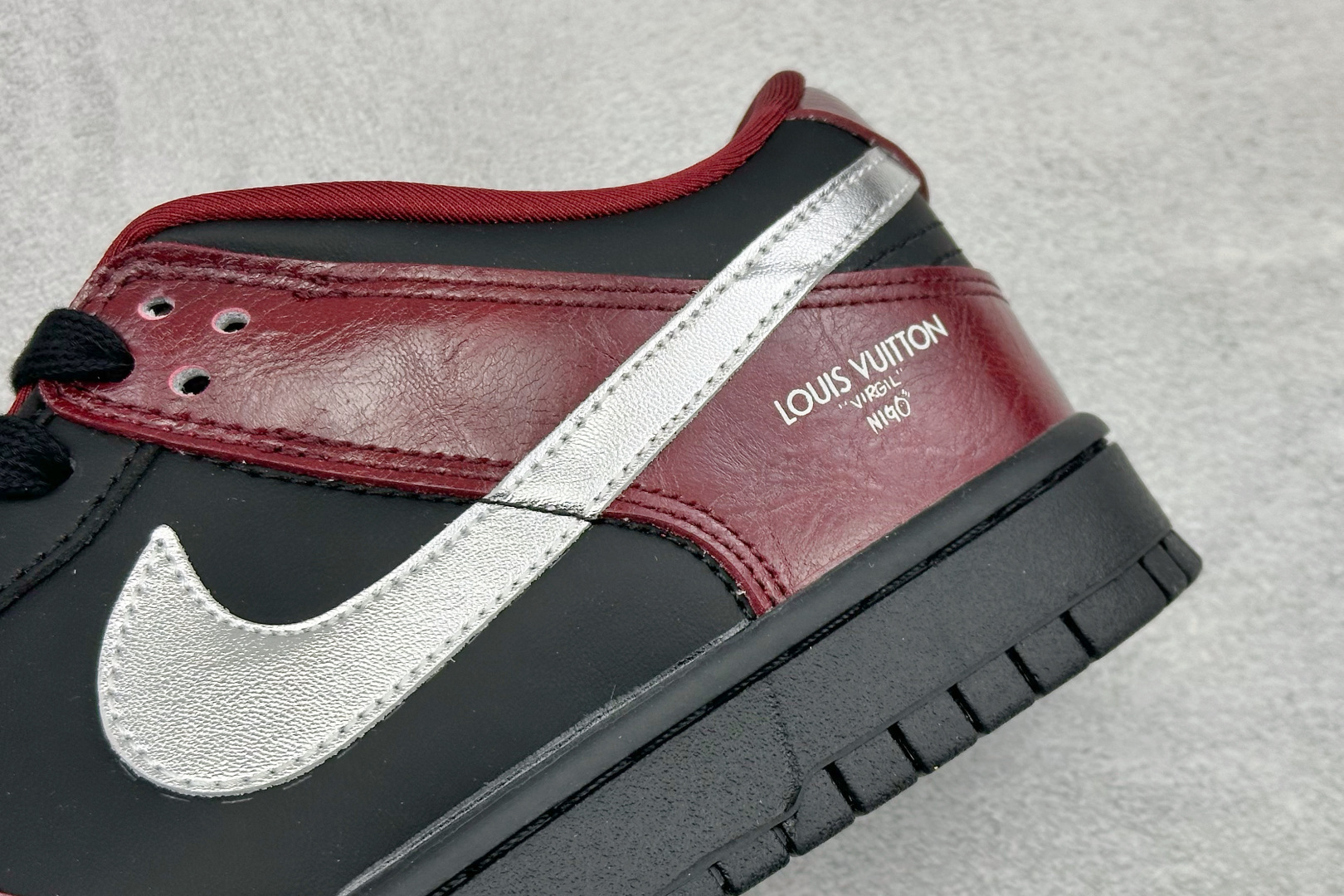 SC版Nike SB Dunk Low 马年限定 红檀玄银 高端定制 低帮休闲板鞋 SG6688-007 SC版Nike SB Dunk Low 马年限定 红檀玄银 高端定制 低帮休闲板鞋 SG6688-007
