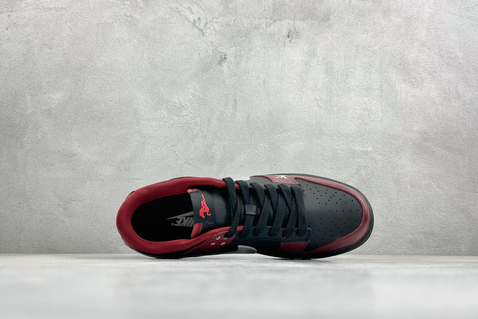 SC版Nike SB Dunk Low 马年限定 红檀玄银 高端定制 低帮休闲板鞋 SG6688-007 SC版Nike SB Dunk Low 马年限定 红檀玄银 高端定制 低帮休闲板鞋 SG6688-007