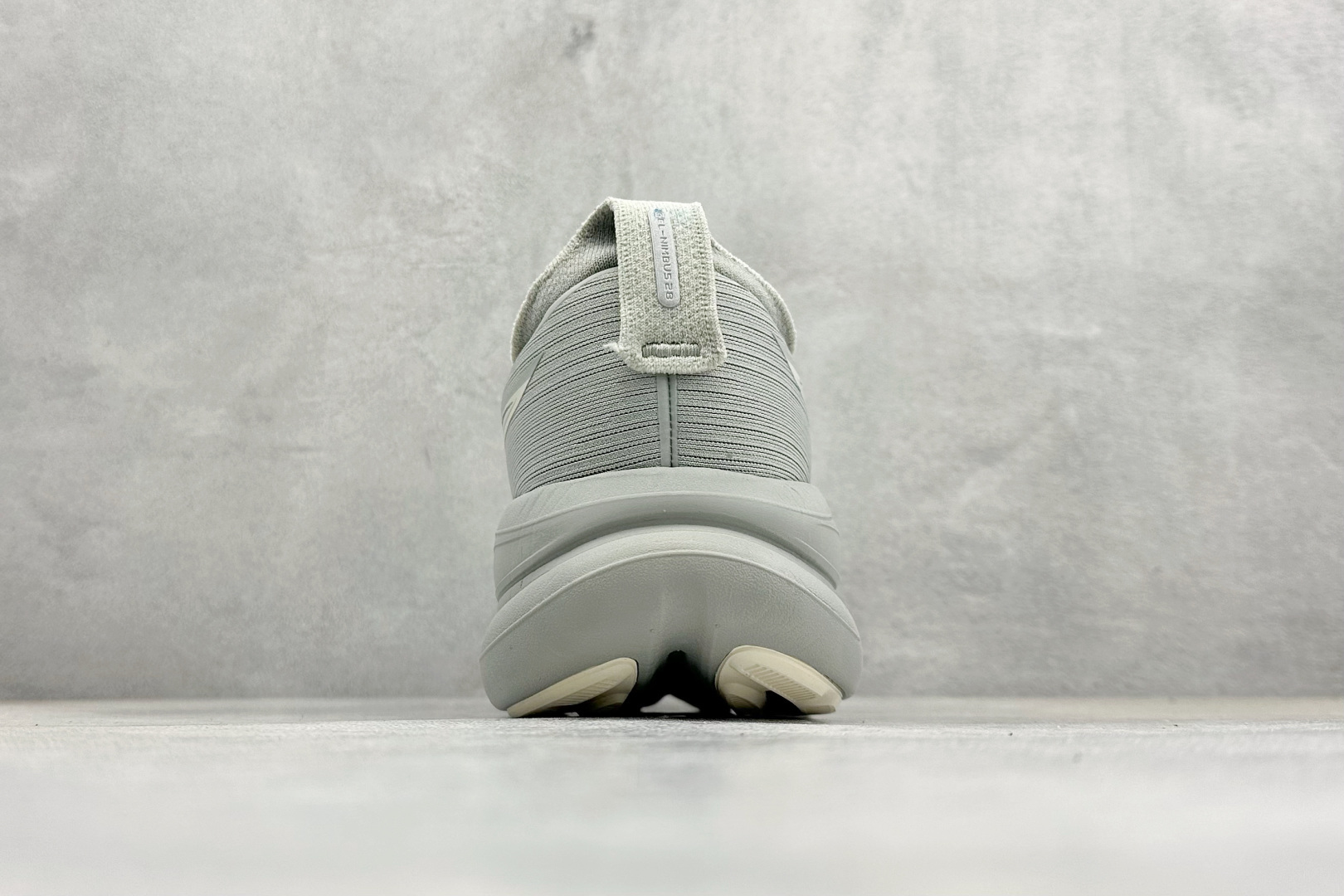 Asics Gel-Nimbus 28 亚瑟士复古透气休闲鞋缓震男子耐磨跑步鞋 1011C127-021 Asics Gel-Nimbus 28 亚瑟士复古透气休闲鞋缓震男子耐磨跑步鞋 1011C127-021