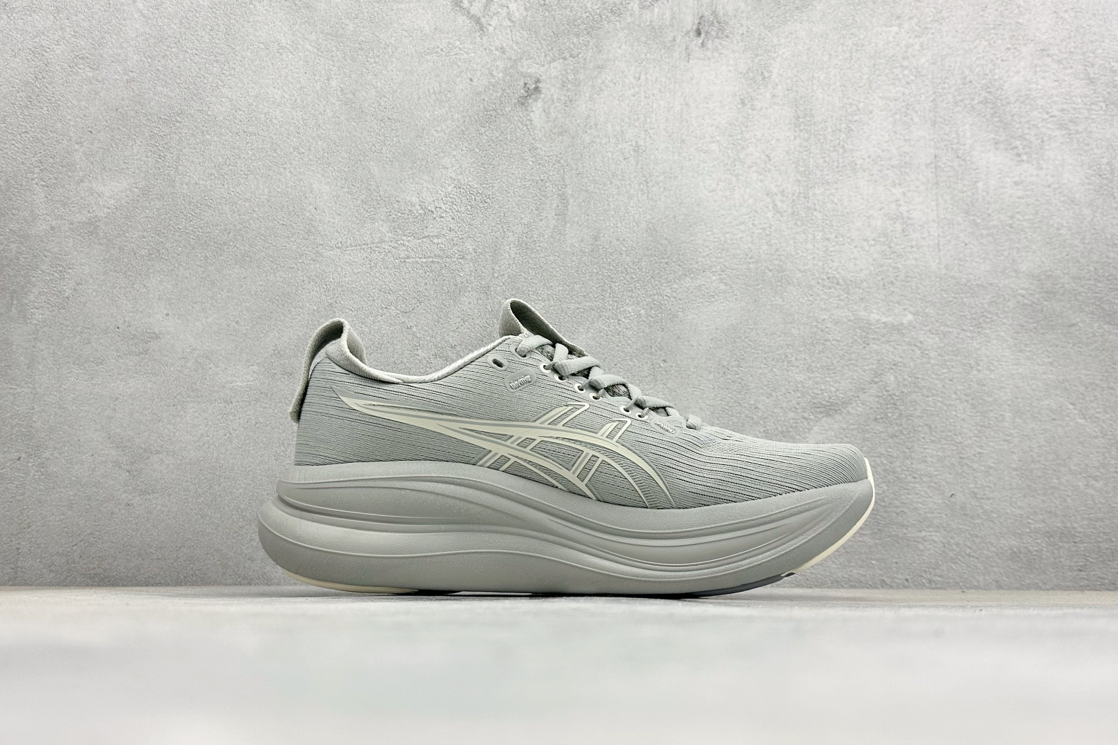Asics Gel-Nimbus 28 亚瑟士复古透气休闲鞋缓震男子耐磨跑步鞋 1011C127-021 Asics Gel-Nimbus 28 亚瑟士复古透气休闲鞋缓震男子耐磨跑步鞋 1011C127-021