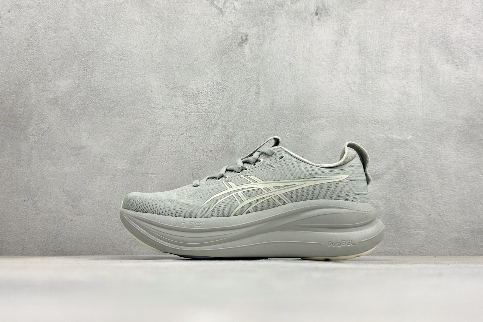 Asics Gel-Nimbus 28 亚瑟士复古透气休闲鞋缓震男子耐磨跑步鞋 1011C127-021 Asics Gel-Nimbus 28 亚瑟士复古透气休闲鞋缓震男子耐磨跑步鞋 1011C127-021
