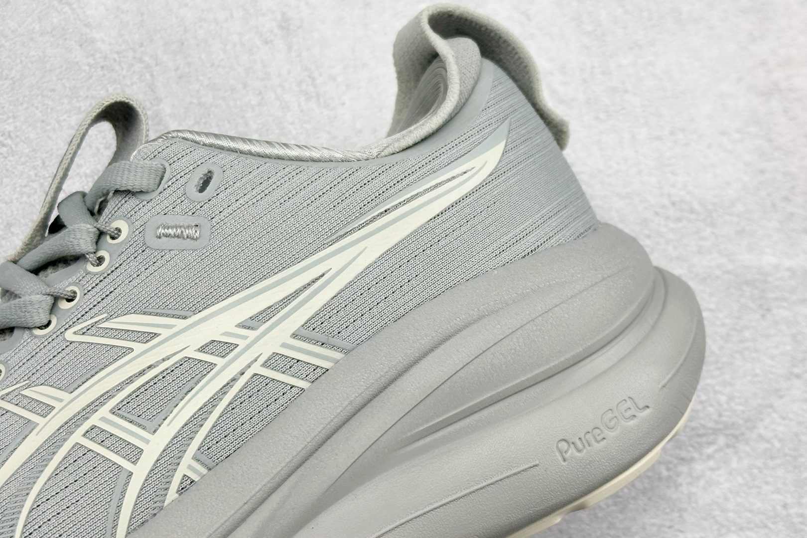 Asics Gel-Nimbus 28 亚瑟士复古透气休闲鞋缓震男子耐磨跑步鞋 1011C127-021 Asics Gel-Nimbus 28 亚瑟士复古透气休闲鞋缓震男子耐磨跑步鞋 1011C127-021