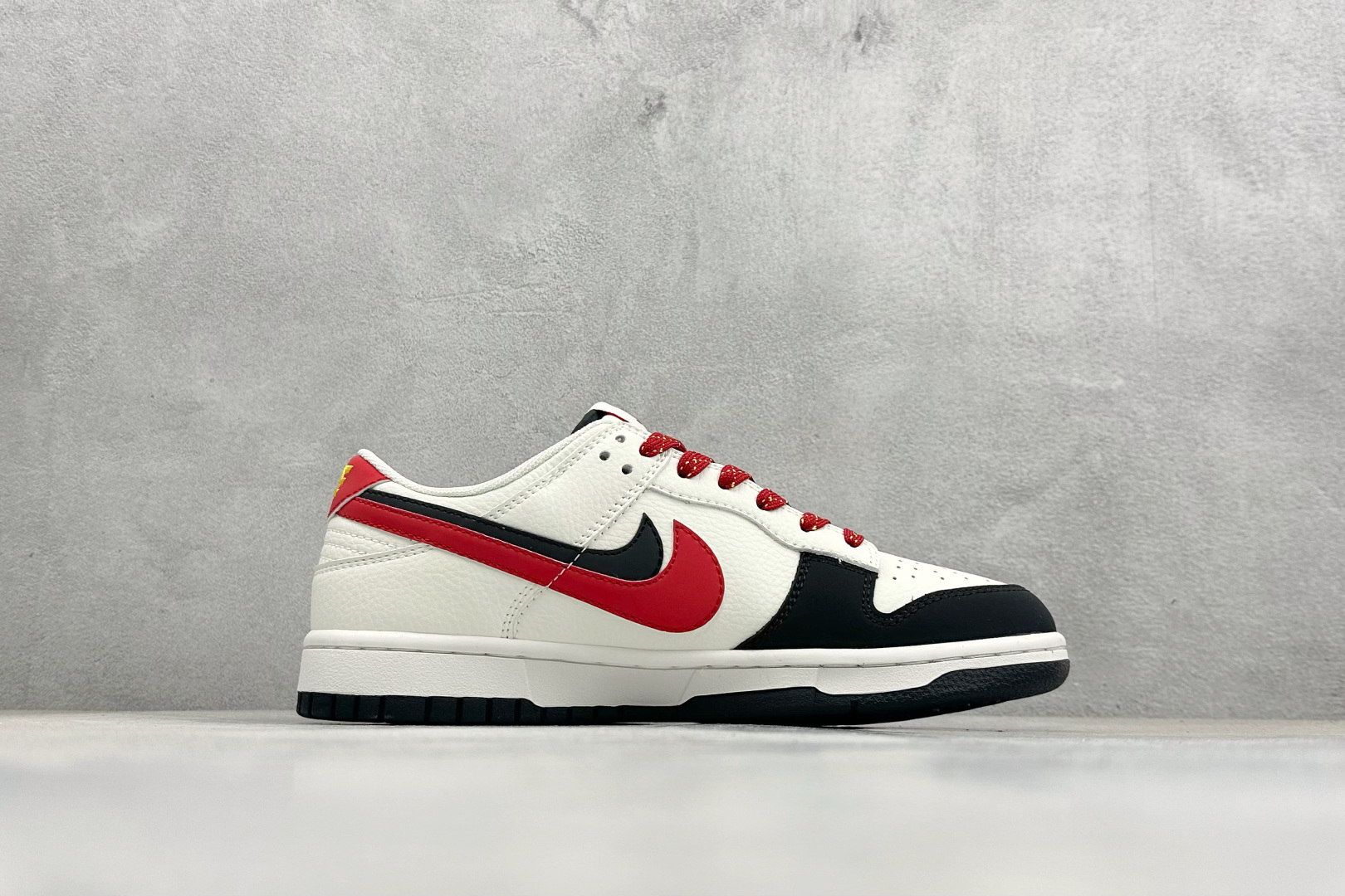 XD6188-055 Nike Dunk Low 马年限定 红金撞色自带年味小勾暗藏马年图腾, XD6188-055 Nike Dunk Low 马年限定 红金撞色自带年味小勾暗藏马年图腾,