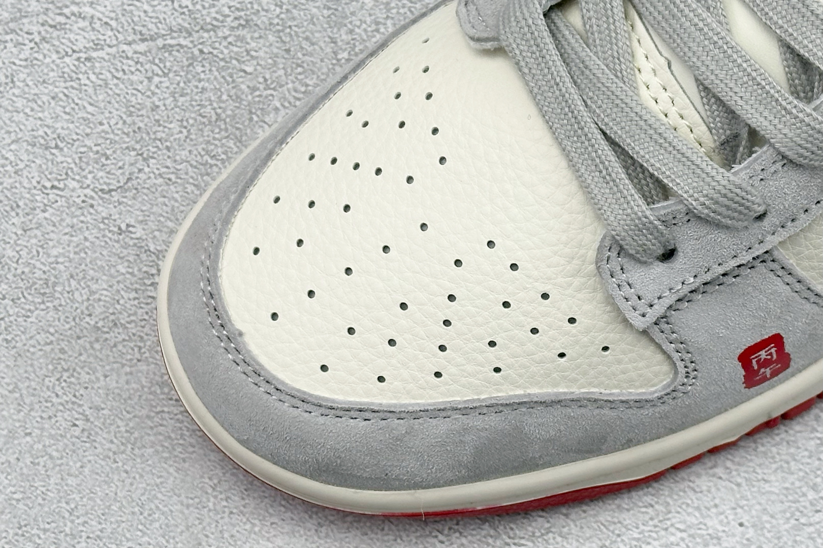 马年祥瑞 Dunk|把好运穿在脚下 LX1988-820 Nike Dunk Low 马年限定 灰白撞红自带清雅年味 LX1988-820 马年祥瑞 Dunk|把好运穿在脚下 LX1988-820 Nike Dunk Low 马年限定 灰白撞红自带清雅年味 LX1988-820
