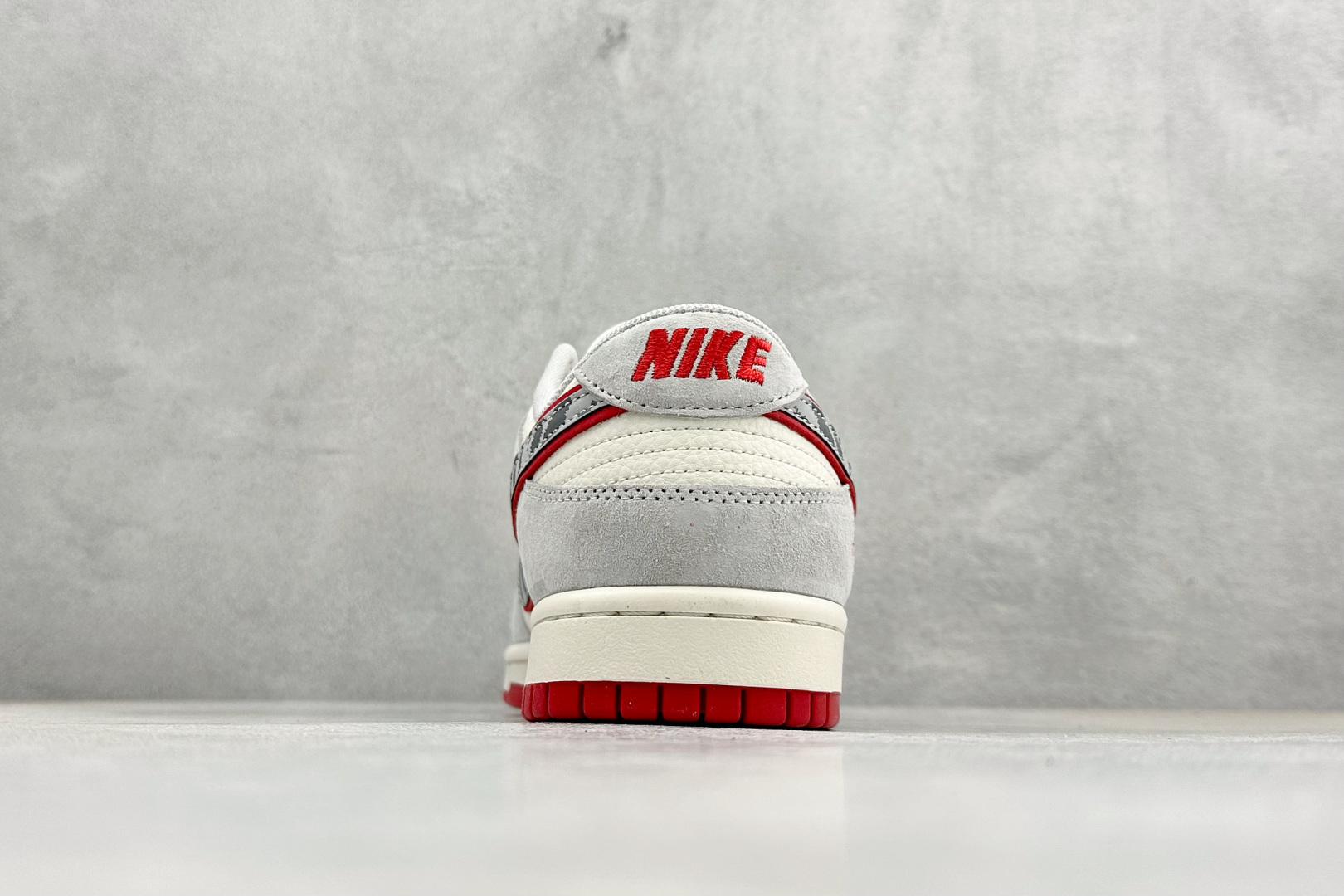 马年祥瑞 Dunk|把好运穿在脚下 LX1988-820 Nike Dunk Low 马年限定 灰白撞红自带清雅年味 LX1988-820 马年祥瑞 Dunk|把好运穿在脚下 LX1988-820 Nike Dunk Low 马年限定 灰白撞红自带清雅年味 LX1988-820