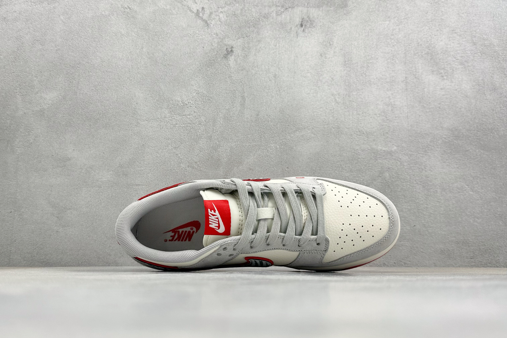 马年祥瑞 Dunk|把好运穿在脚下 LX1988-820 Nike Dunk Low 马年限定 灰白撞红自带清雅年味 LX1988-820 马年祥瑞 Dunk|把好运穿在脚下 LX1988-820 Nike Dunk Low 马年限定 灰白撞红自带清雅年味 LX1988-820