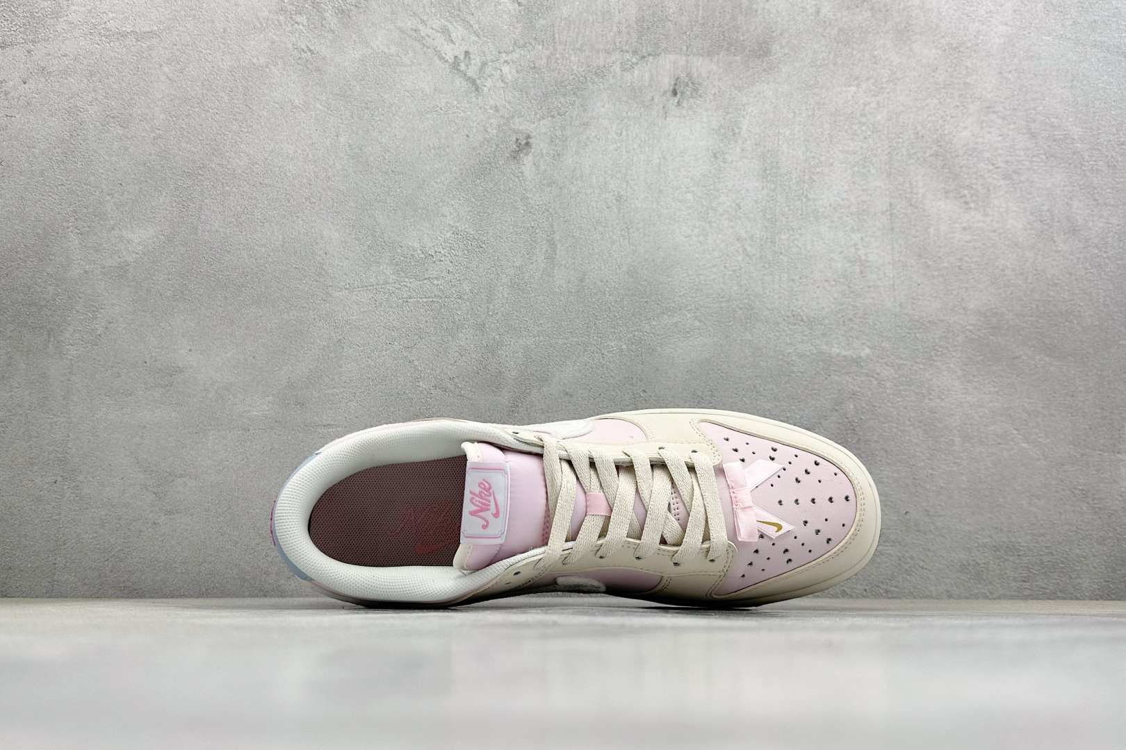 Nike SB Dunk Low“情人节限定发售奶白 + 柔雾粉的渐变配色像裹了层春日薄纱 IQ1145-610 Nike SB Dunk Low“情人节限定发售奶白 + 柔雾粉的渐变配色像裹了层春日薄纱 IQ1145-610