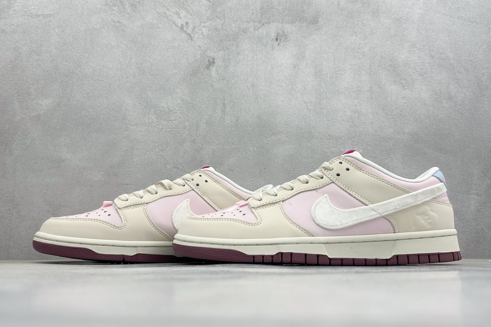 Nike SB Dunk Low“情人节限定发售奶白 + 柔雾粉的渐变配色像裹了层春日薄纱 IQ1145-610 Nike SB Dunk Low“情人节限定发售奶白 + 柔雾粉的渐变配色像裹了层春日薄纱 IQ1145-610