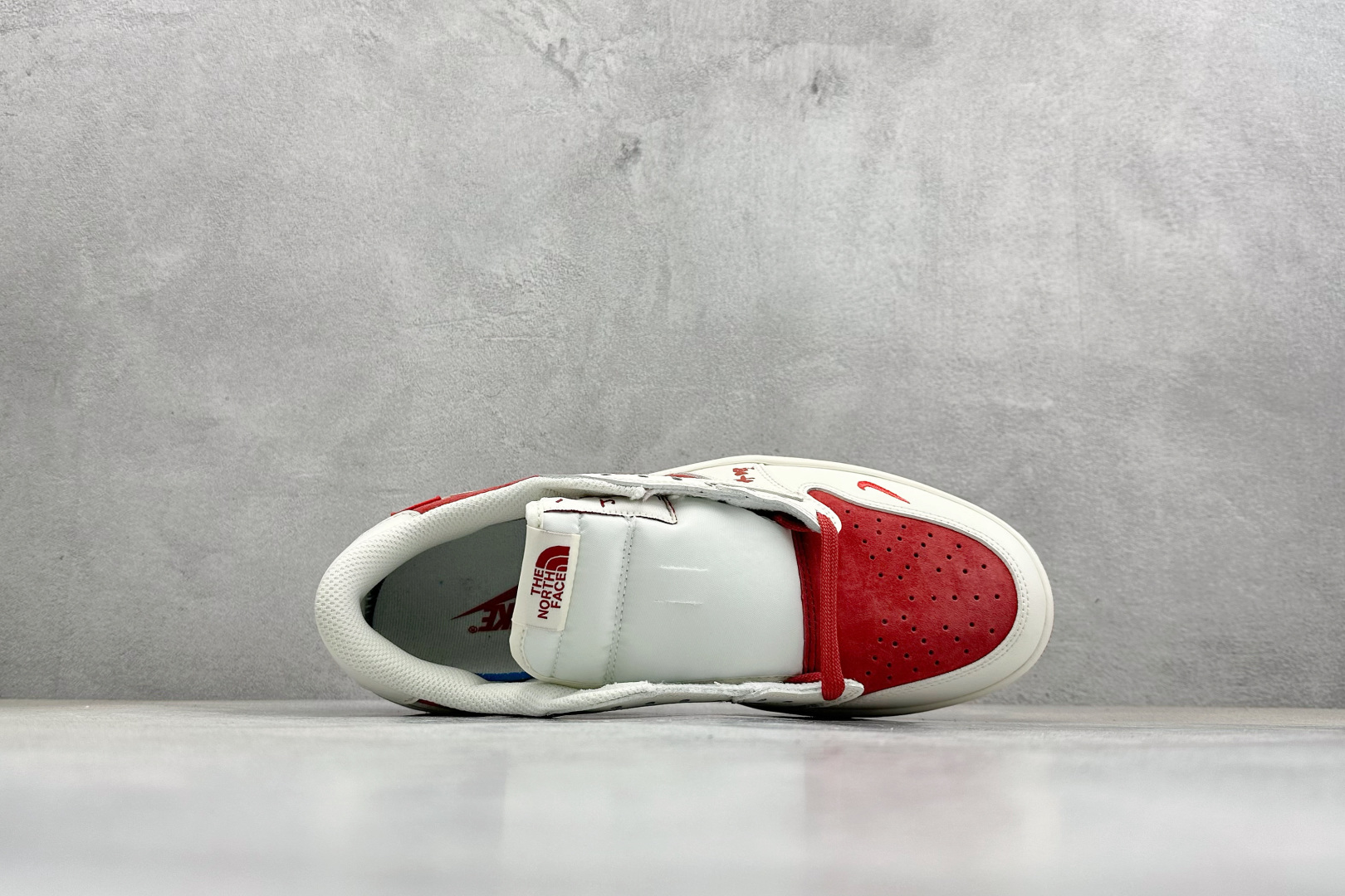 联名王炸！AIR JORDAN 1马年联名款太顶了红白麂皮质感拉满 DM7866-123