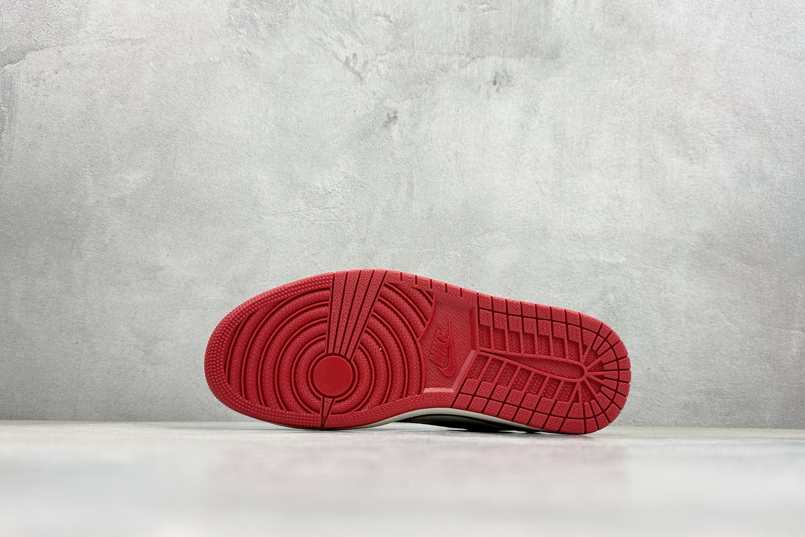 联名王炸!AIR JORDAN 1马年联名款太顶了红白麂皮质感拉满 DM7866-123 联名王炸!AIR JORDAN 1马年联名款太顶了红白麂皮质感拉满 DM7866-123