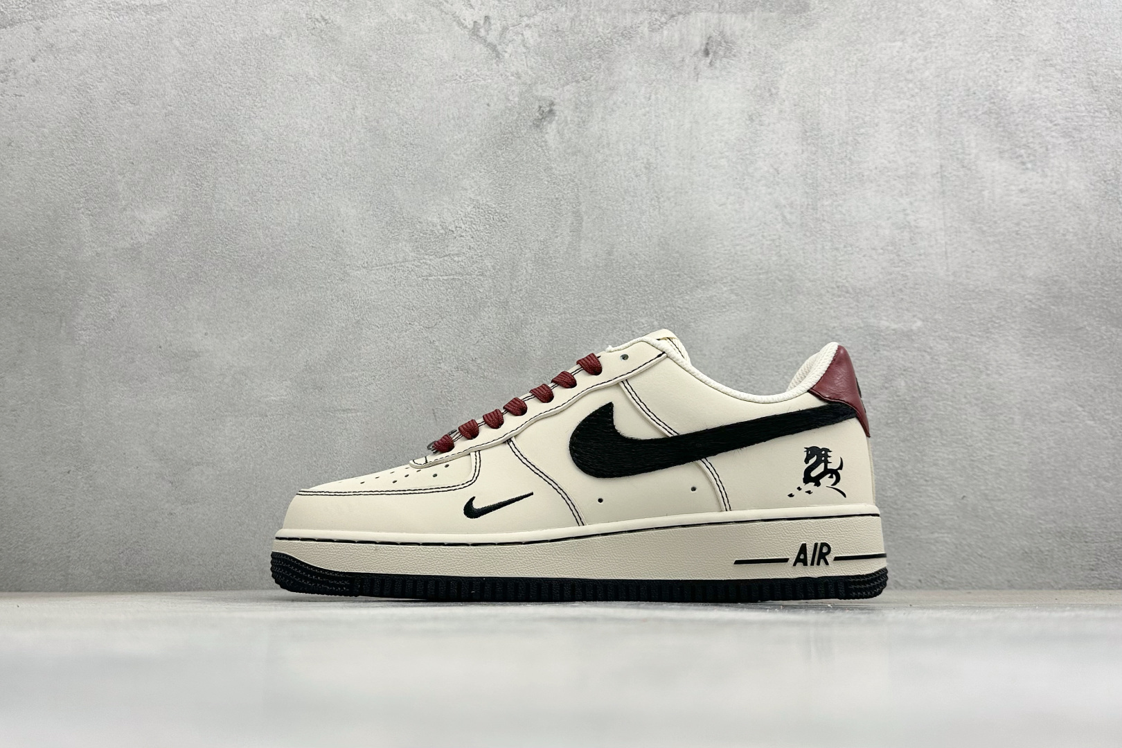 SC版NIke Air Force 1 ’07 Low “马年限定–米瓷映墨” 空军一号低帮 运动鞋 IB4607-171 SC版NIke Air Force 1 ’07 Low “马年限定–米瓷映墨” 空军一号低帮 运动鞋 IB4607-171