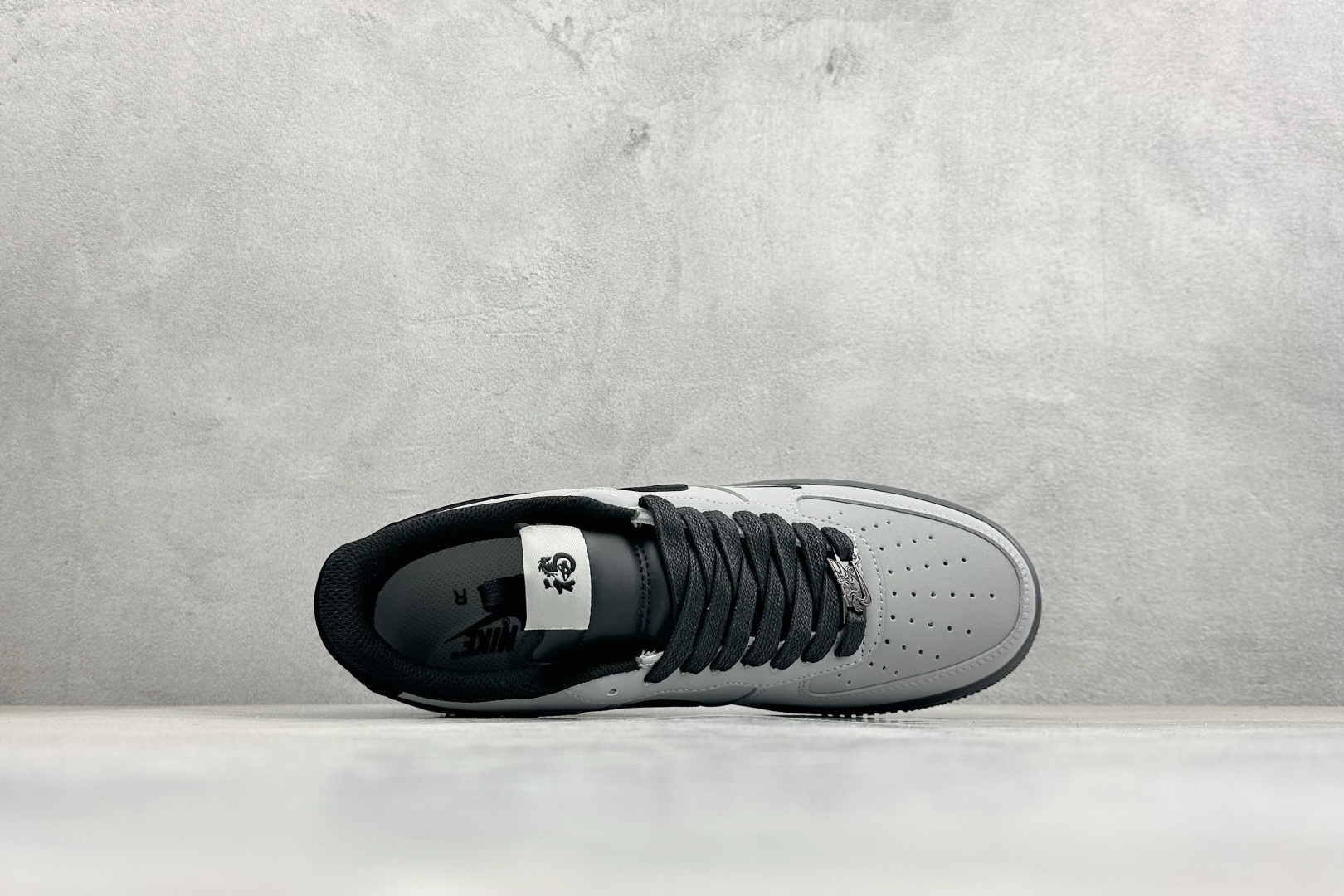SC版NIke Air Force 1 '07 Low “马年限定--岩灰缀影” 空军一号低帮 运动鞋 IH1401-100 SC版NIke Air Force 1 '07 Low “马年限定--岩灰缀影” 空军一号低帮 运动鞋 IH1401-100