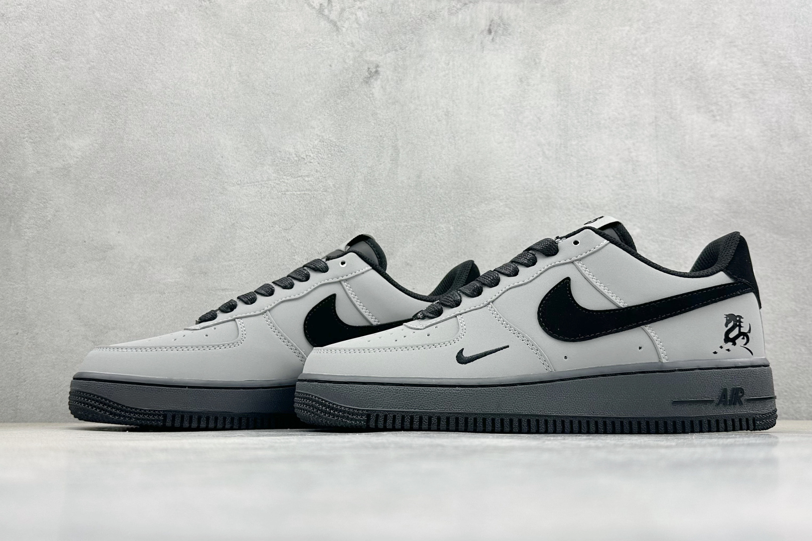 SC版NIke Air Force 1 '07 Low “马年限定--岩灰缀影” 空军一号低帮 运动鞋 IH1401-100 SC版NIke Air Force 1 '07 Low “马年限定--岩灰缀影” 空军一号低帮 运动鞋 IH1401-100