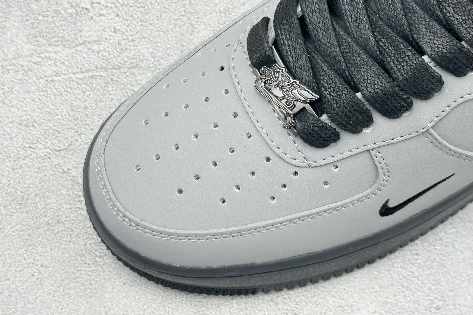 SC版NIke Air Force 1 '07 Low “马年限定--岩灰缀影” 空军一号低帮 运动鞋 IH1401-100 SC版NIke Air Force 1 '07 Low “马年限定--岩灰缀影” 空军一号低帮 运动鞋 IH1401-100