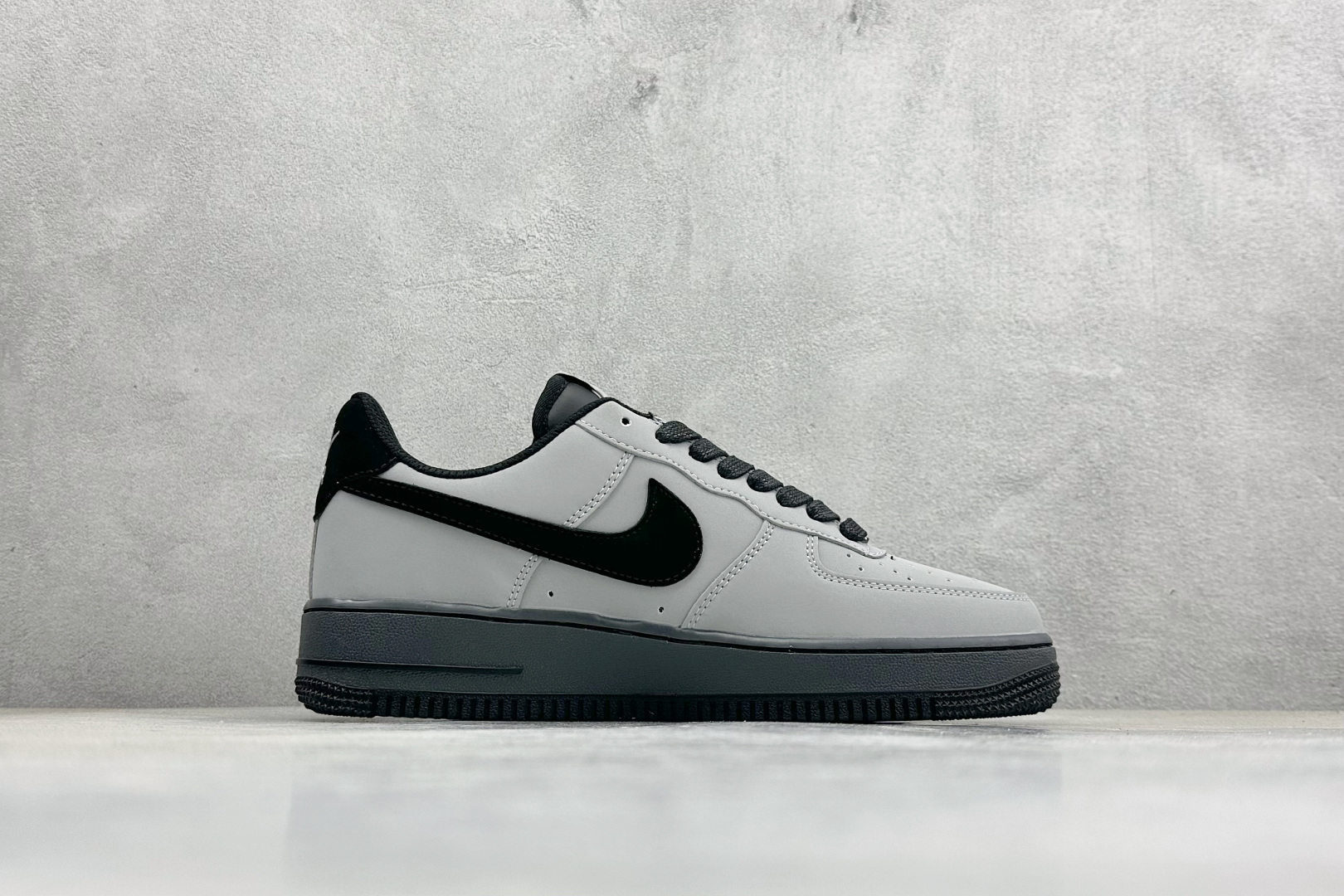 SC版NIke Air Force 1 '07 Low “马年限定--岩灰缀影” 空军一号低帮 运动鞋 IH1401-100 SC版NIke Air Force 1 '07 Low “马年限定--岩灰缀影” 空军一号低帮 运动鞋 IH1401-100