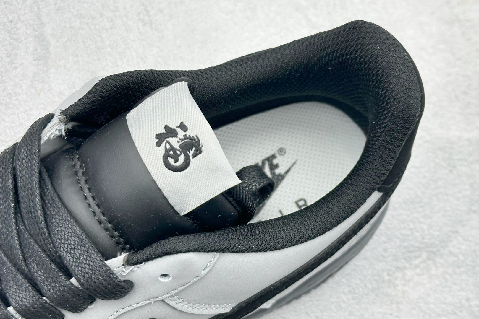 SC版NIke Air Force 1 '07 Low “马年限定--岩灰缀影” 空军一号低帮 运动鞋 IH1401-100 SC版NIke Air Force 1 '07 Low “马年限定--岩灰缀影” 空军一号低帮 运动鞋 IH1401-100