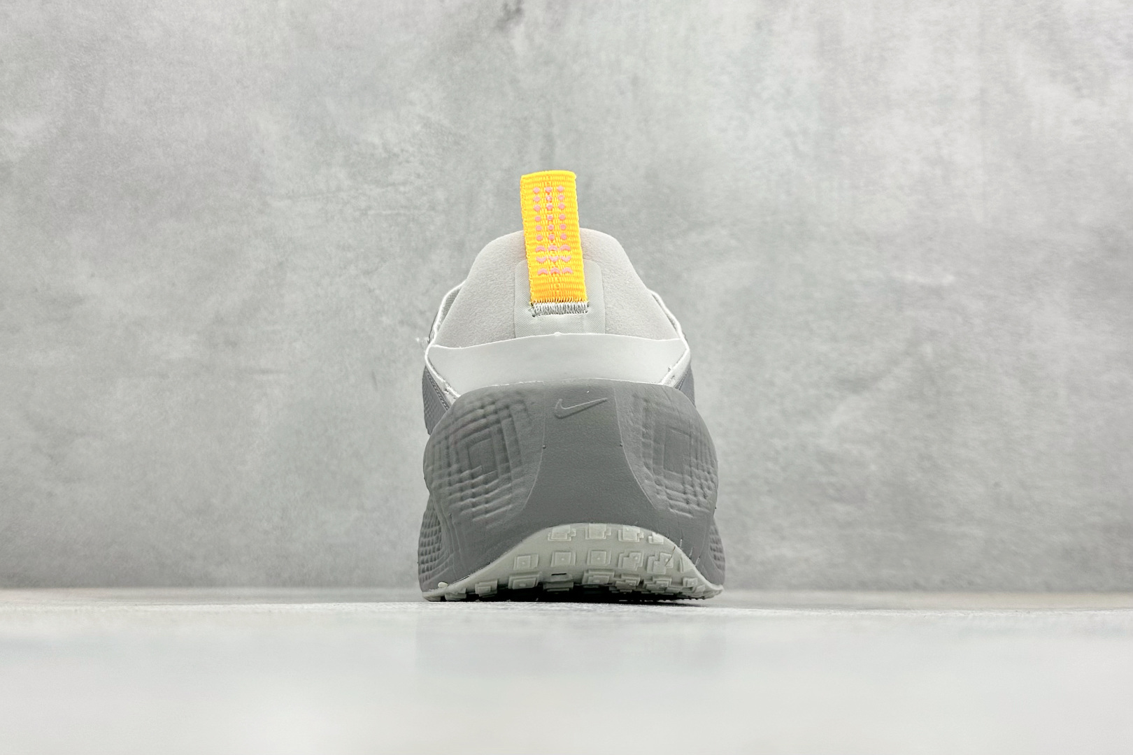 Nk Ava Rover Hs 低帮复古运动鞋 该鞋款采用流线型轮廓设计 DX4215-004 Nk Ava Rover Hs 低帮复古运动鞋 该鞋款采用流线型轮廓设计 DX4215-004