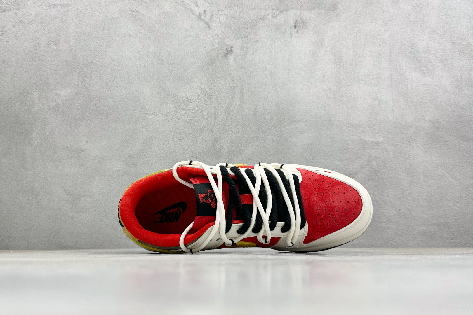 Nike SB Dunk Low 红白黄撞色 高端定制 低帮休闲板鞋 YX5066-C65 Nike SB Dunk Low 红白黄撞色 高端定制 低帮休闲板鞋 YX5066-C65