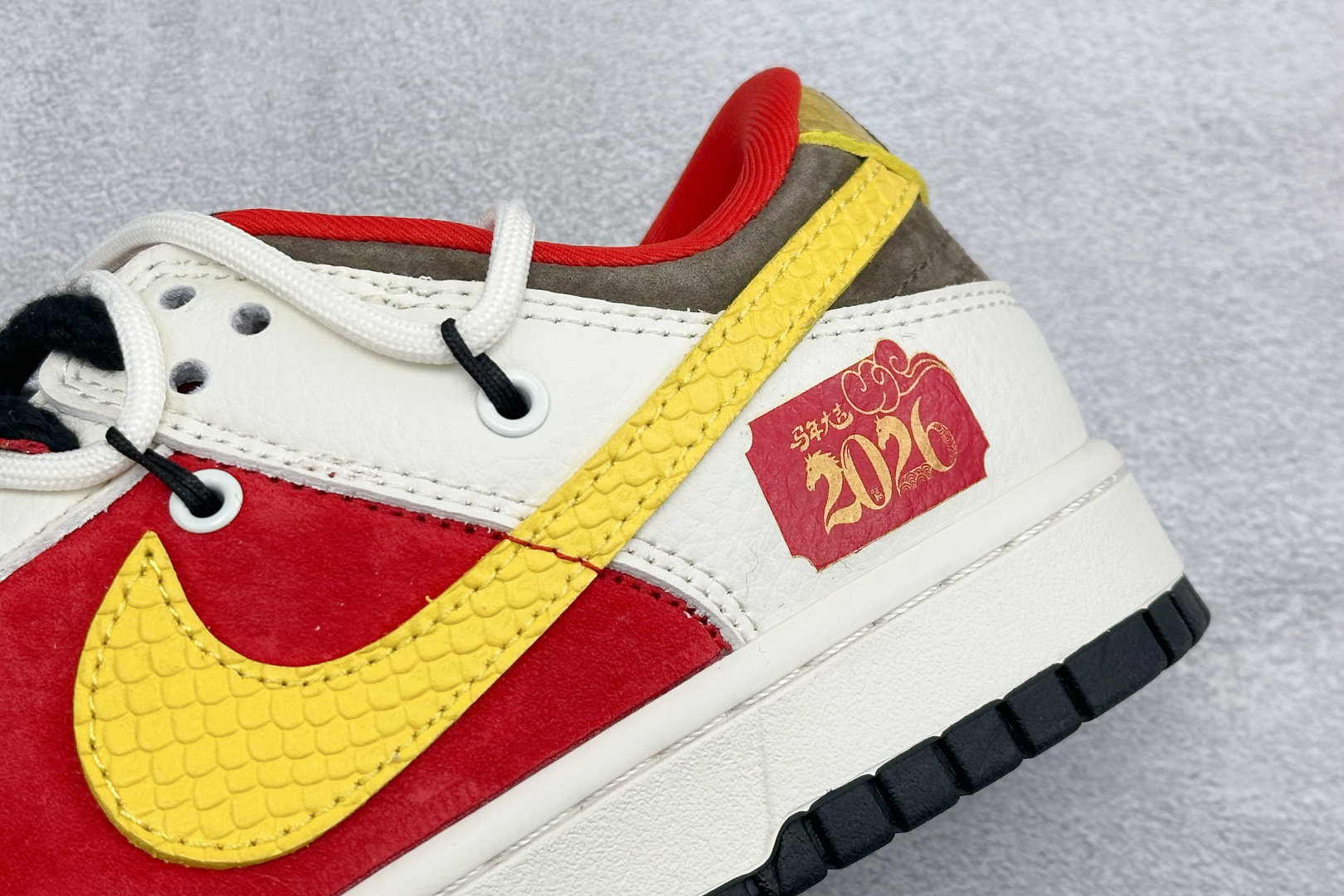 Nike SB Dunk Low 红白黄撞色 高端定制 低帮休闲板鞋 YX5066-C65 Nike SB Dunk Low 红白黄撞色 高端定制 低帮休闲板鞋 YX5066-C65