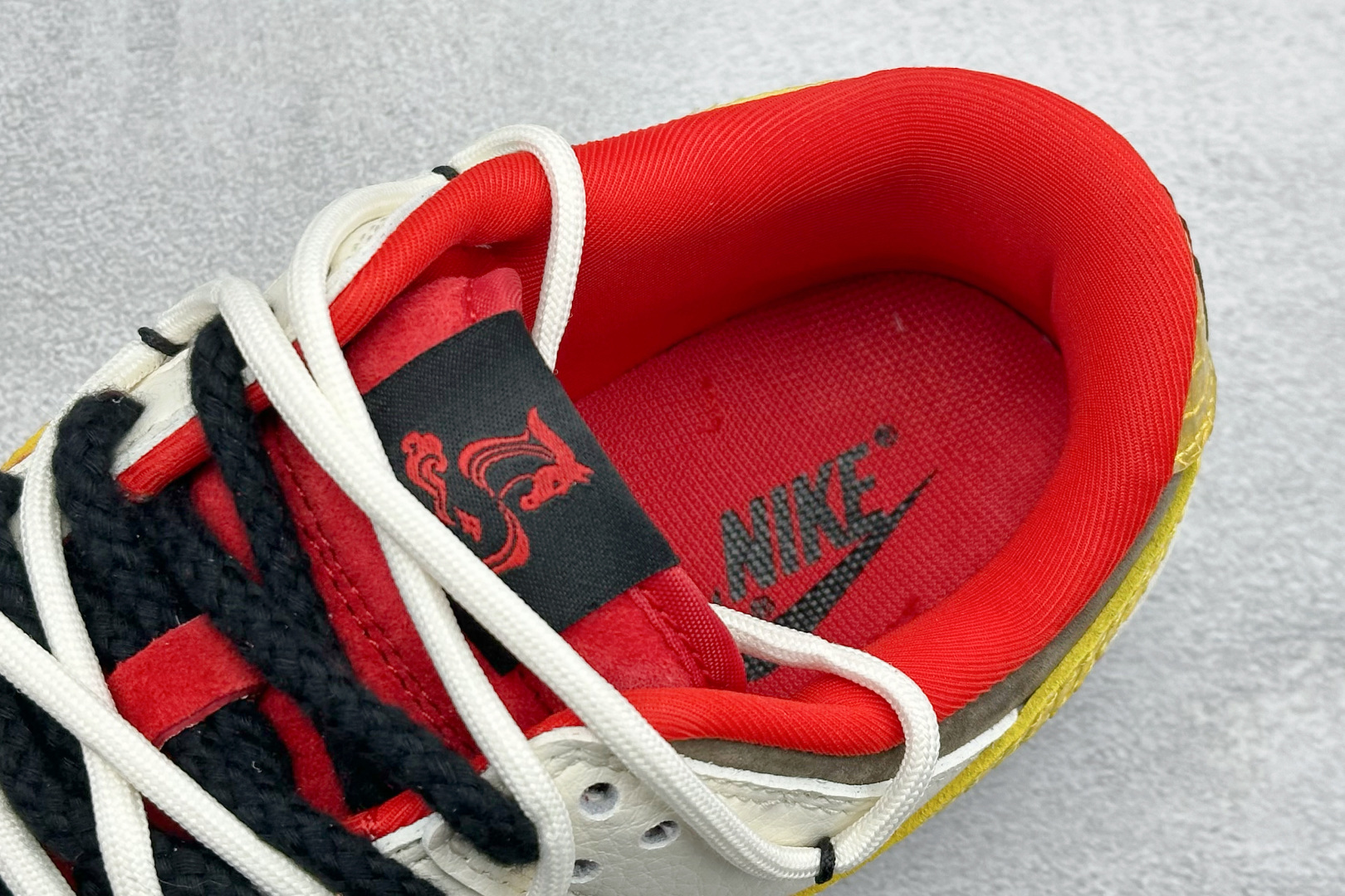 Nike SB Dunk Low 红白黄撞色 高端定制 低帮休闲板鞋 YX5066-C65 Nike SB Dunk Low 红白黄撞色 高端定制 低帮休闲板鞋 YX5066-C65