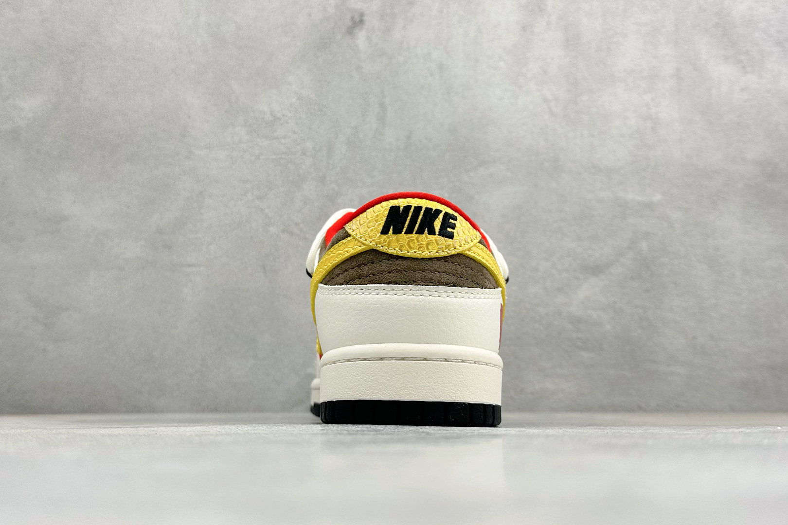 Nike SB Dunk Low 红白黄撞色 高端定制 低帮休闲板鞋 YX5066-C65 Nike SB Dunk Low 红白黄撞色 高端定制 低帮休闲板鞋 YX5066-C65