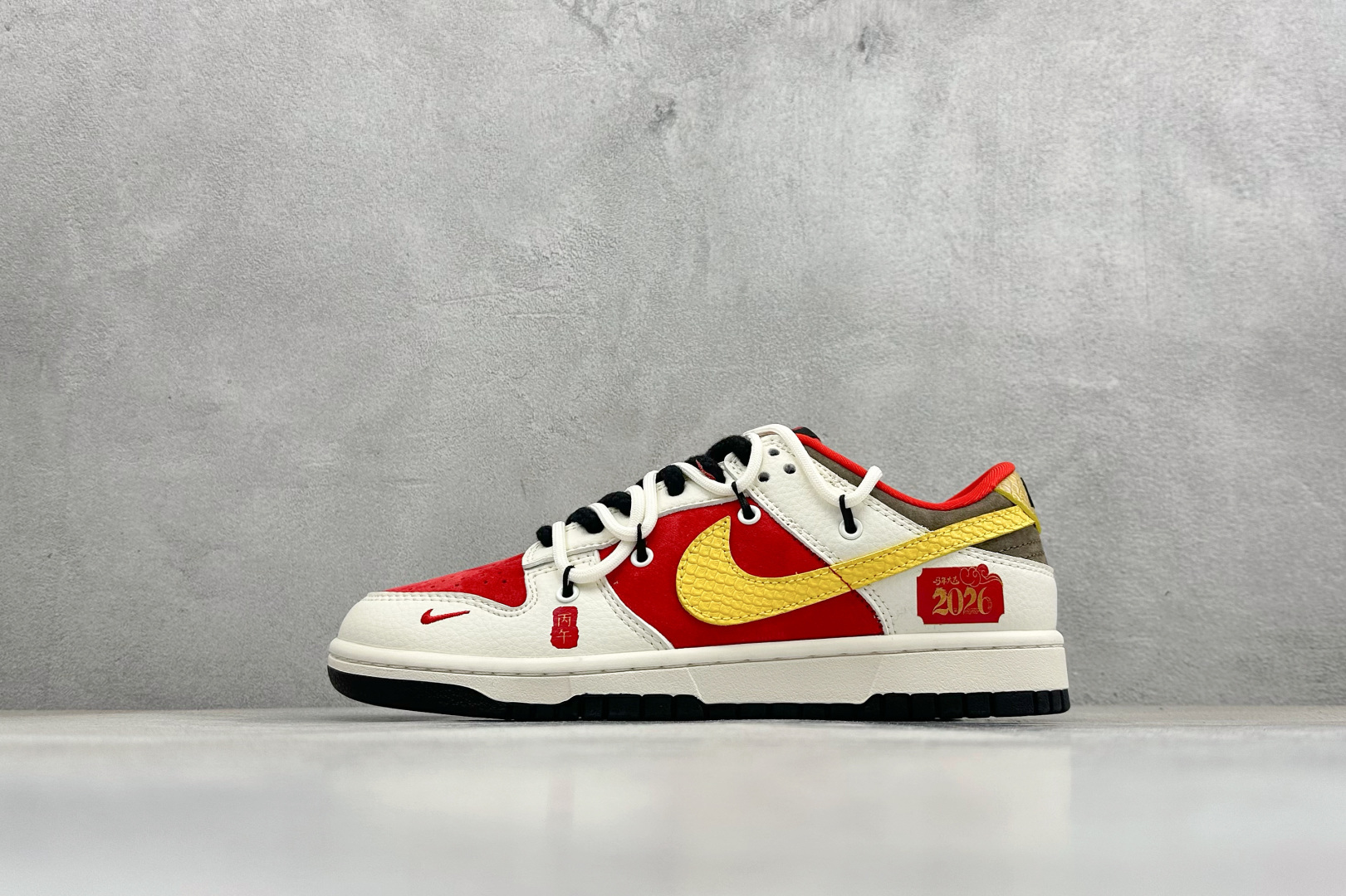 Nike SB Dunk Low 红白黄撞色 高端定制 低帮休闲板鞋 YX5066-C65 Nike SB Dunk Low 红白黄撞色 高端定制 低帮休闲板鞋 YX5066-C65