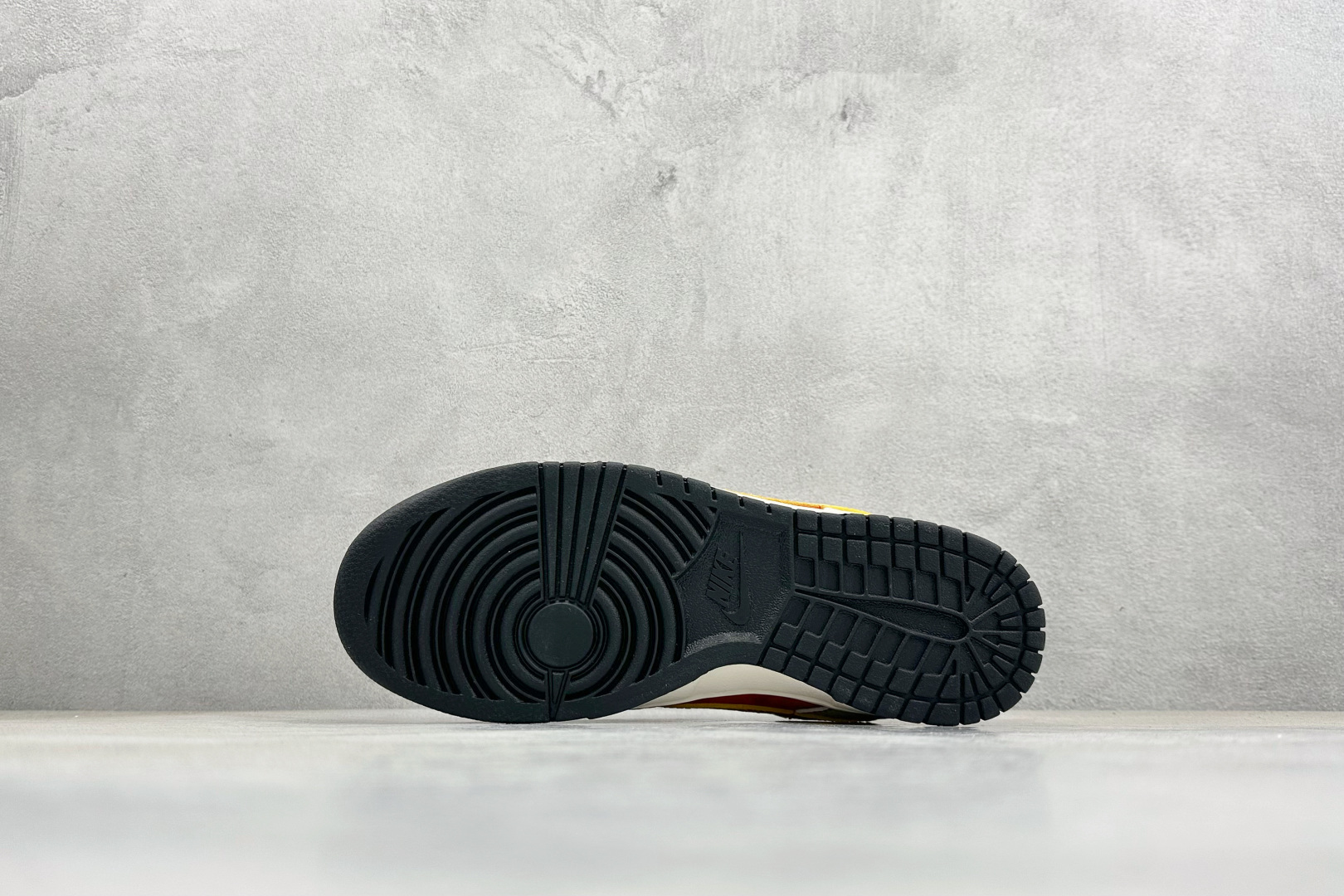 Nike SB Dunk Low 红白黄撞色 高端定制 低帮休闲板鞋 YX5066-C65 Nike SB Dunk Low 红白黄撞色 高端定制 低帮休闲板鞋 YX5066-C65