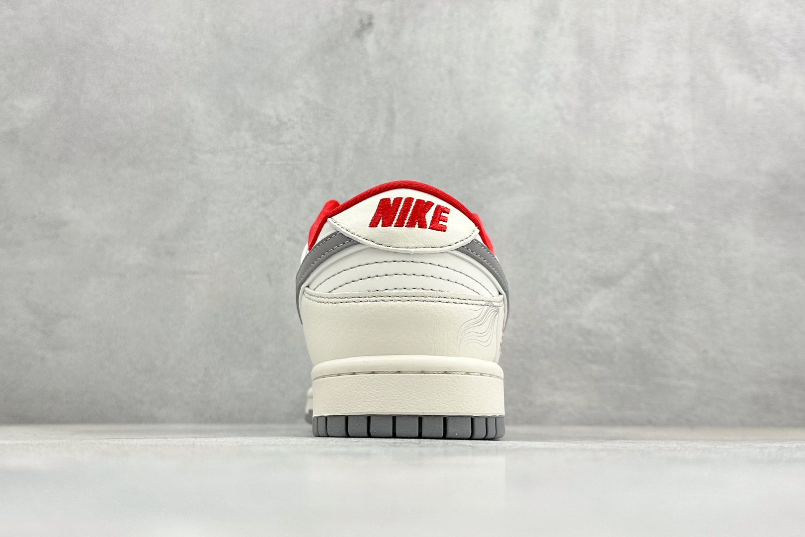 Nike SB Dunk Low 马年限定 这双Dunk SB以米白为底 YX5066-417 Nike SB Dunk Low 马年限定 这双Dunk SB以米白为底 YX5066-417