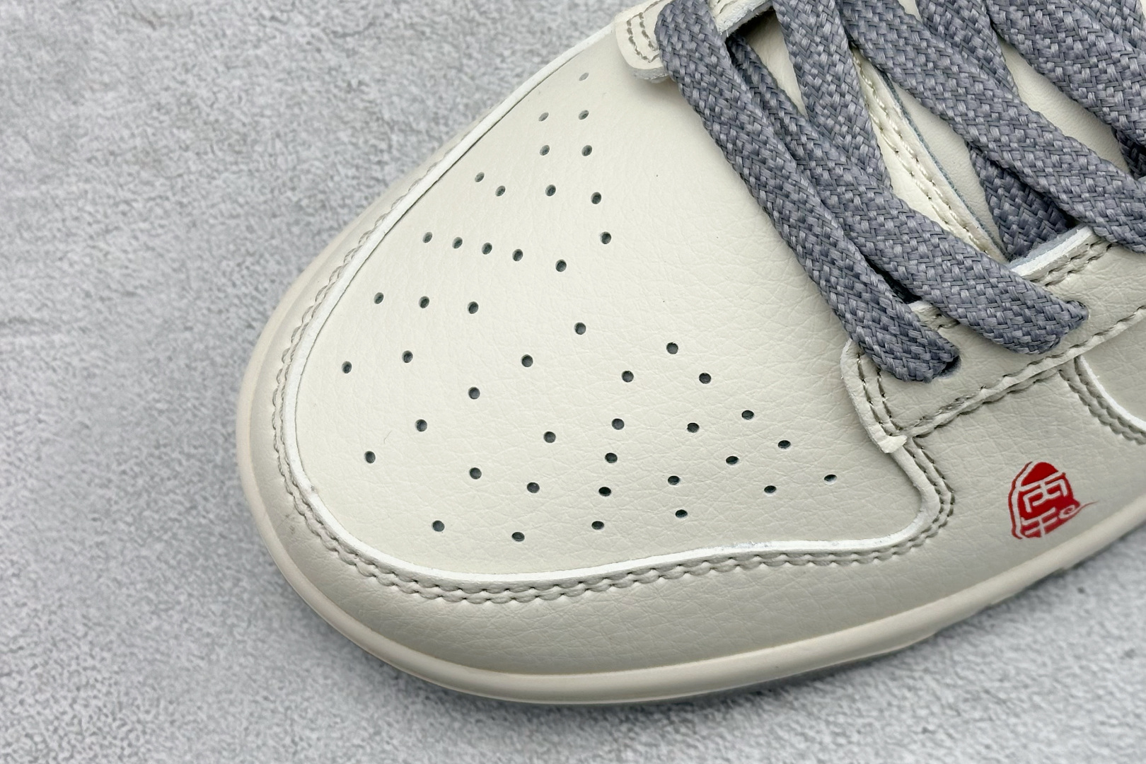 Nike SB Dunk Low 马年限定 这双Dunk SB以米白为底 YX5066-417 Nike SB Dunk Low 马年限定 这双Dunk SB以米白为底 YX5066-417