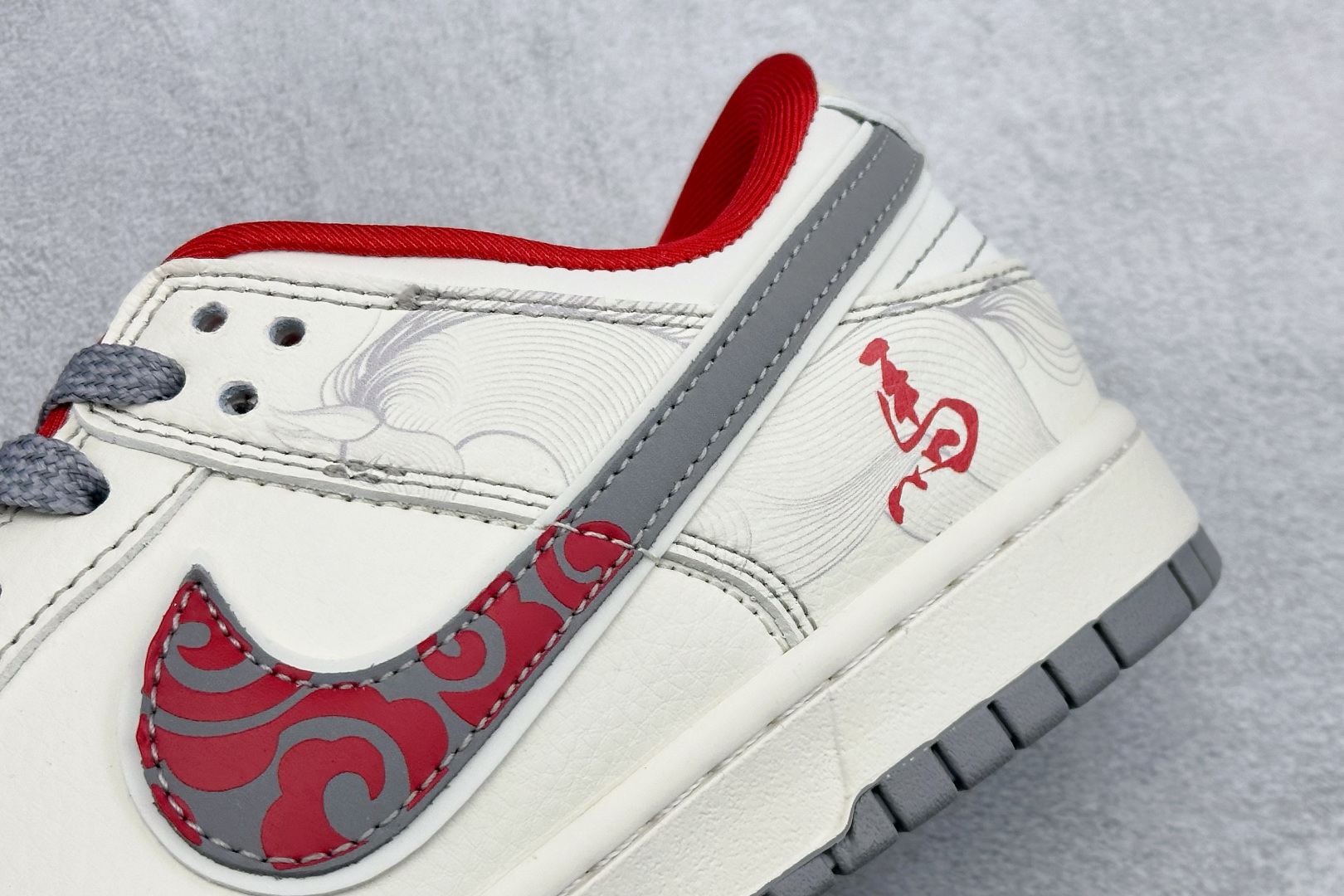 Nike SB Dunk Low 马年限定 这双Dunk SB以米白为底 YX5066-417 Nike SB Dunk Low 马年限定 这双Dunk SB以米白为底 YX5066-417