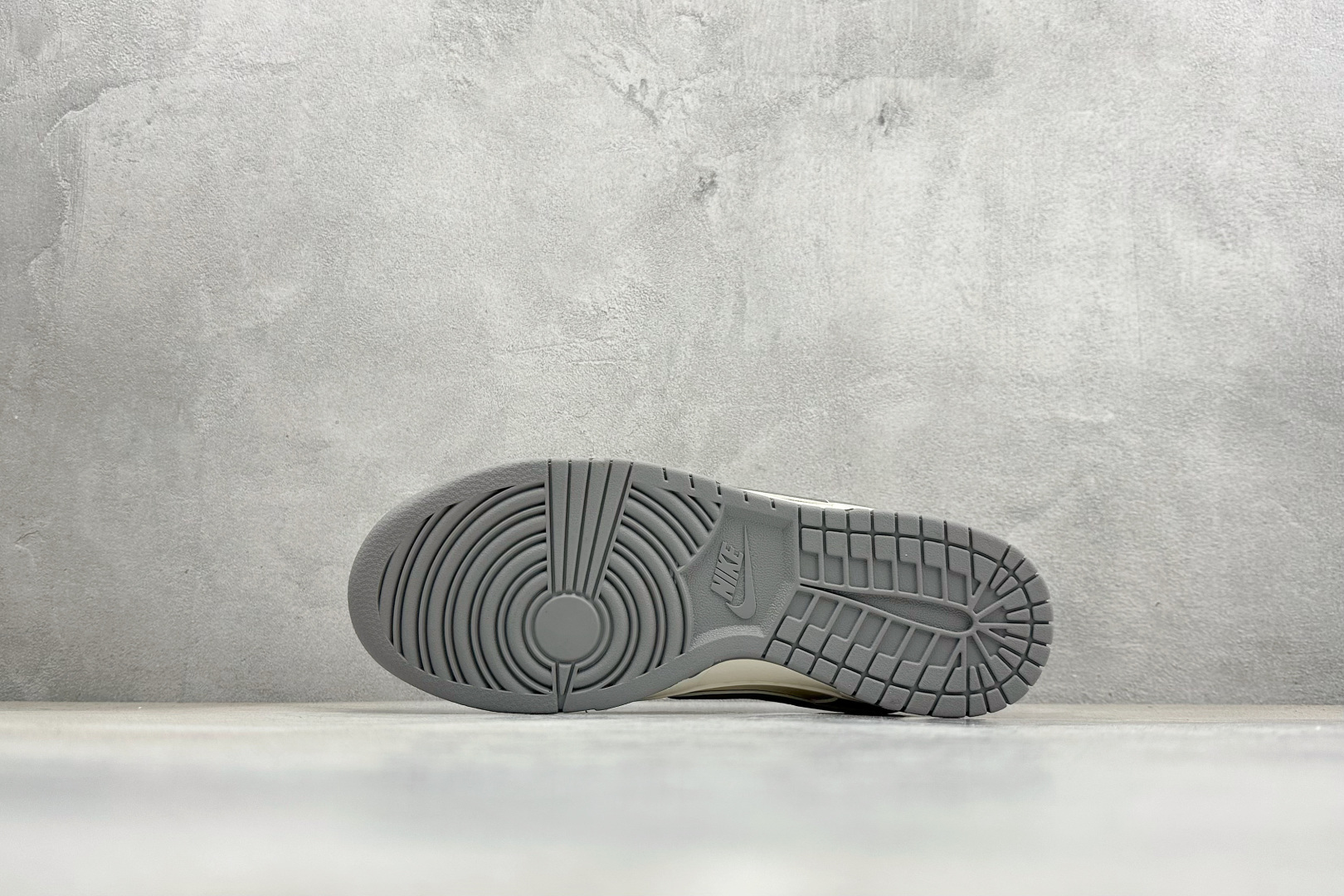 Nike SB Dunk Low 马年限定 这双Dunk SB以米白为底 YX5066-417 Nike SB Dunk Low 马年限定 这双Dunk SB以米白为底 YX5066-417