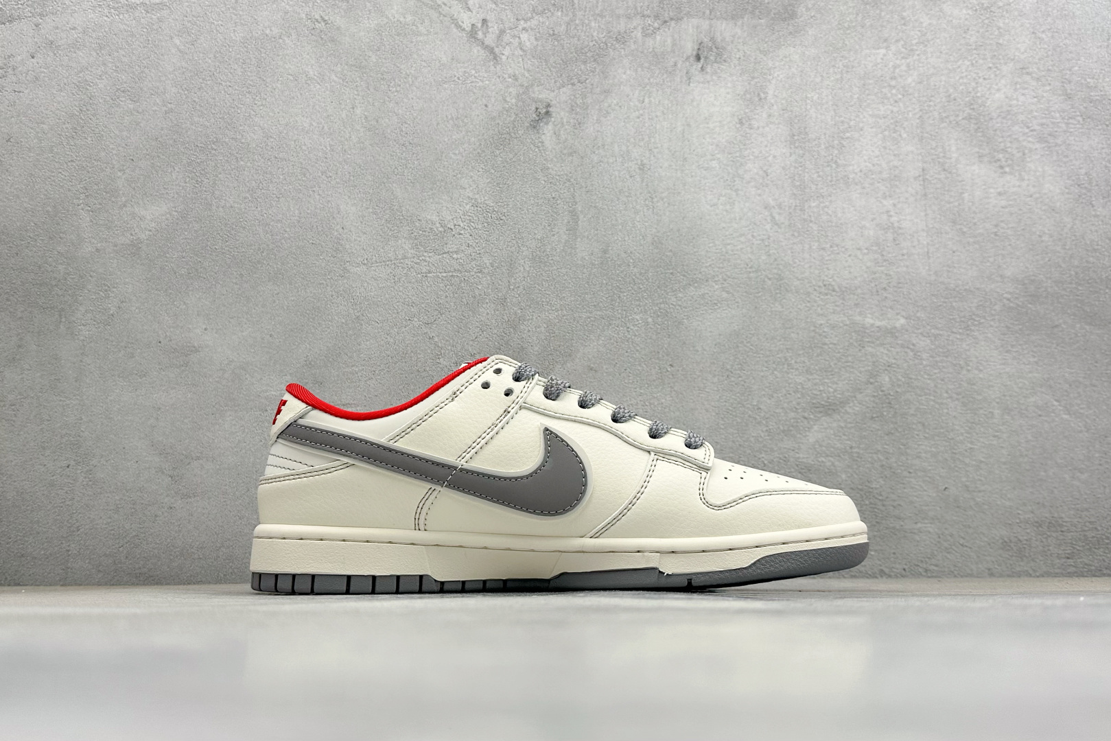 Nike SB Dunk Low 马年限定 这双Dunk SB以米白为底 YX5066-417 Nike SB Dunk Low 马年限定 这双Dunk SB以米白为底 YX5066-417