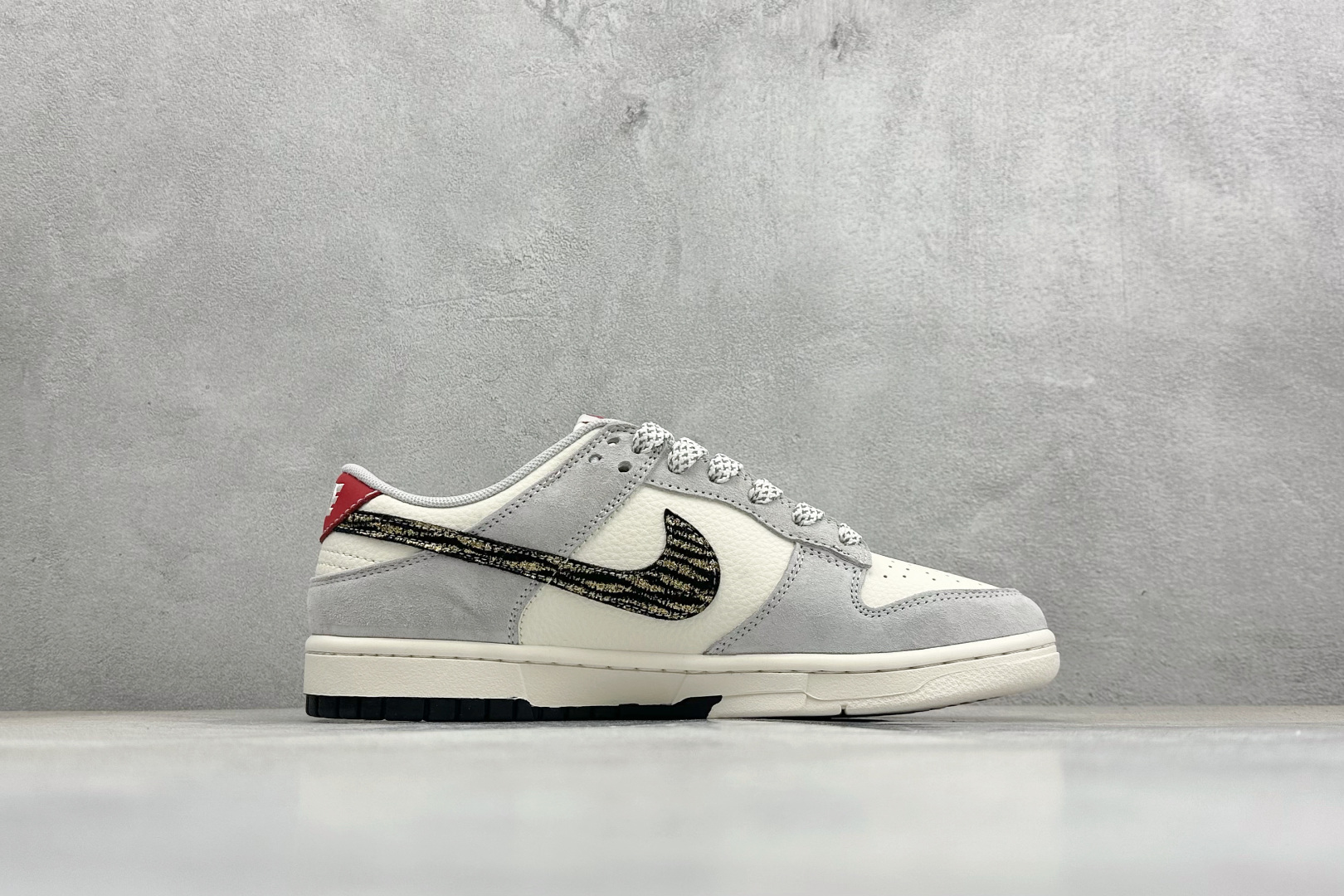 Nike SB Dunk Low 马年限定 这双鞋将生肖元素与街头潮流完美融合 LX1988-819 Nike SB Dunk Low 马年限定 这双鞋将生肖元素与街头潮流完美融合 LX1988-819