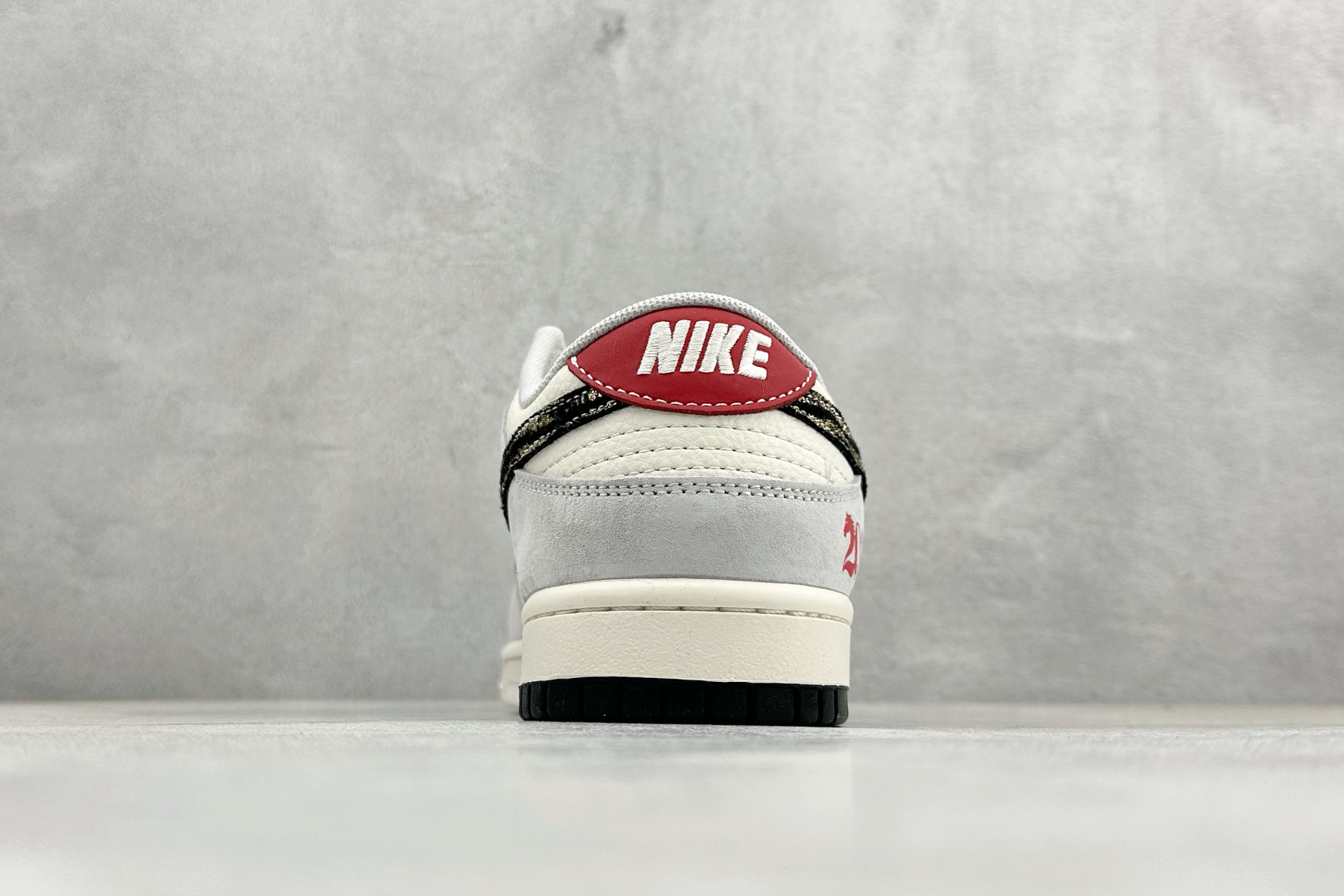 Nike SB Dunk Low 马年限定 这双鞋将生肖元素与街头潮流完美融合 LX1988-819 Nike SB Dunk Low 马年限定 这双鞋将生肖元素与街头潮流完美融合 LX1988-819