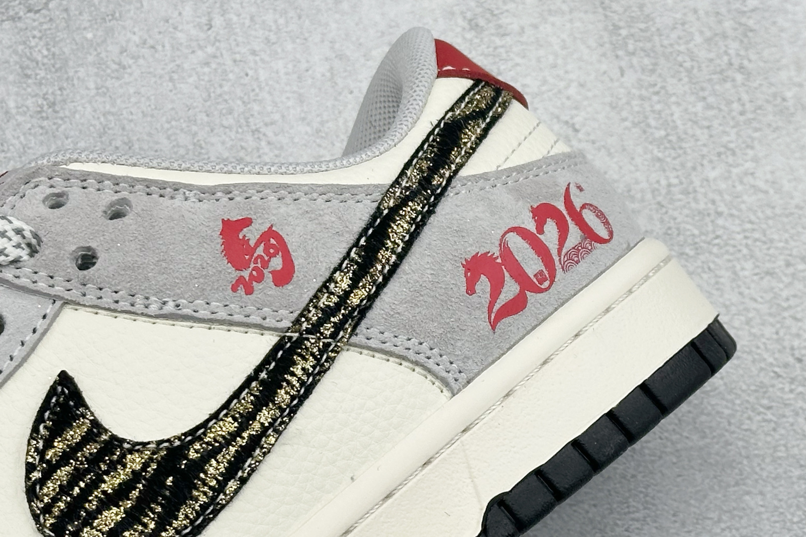 Nike SB Dunk Low 马年限定 这双鞋将生肖元素与街头潮流完美融合 LX1988-819 Nike SB Dunk Low 马年限定 这双鞋将生肖元素与街头潮流完美融合 LX1988-819