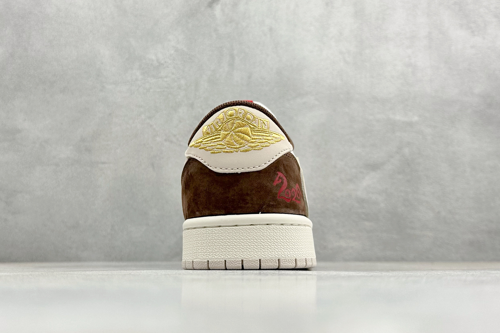 Air Jordan 1 Low AJ1乔1倒勾 马年限定 属于 Jordan Brand 为春节推出的生肖主题鞋款 SD6868-141 Air Jordan 1 Low AJ1乔1倒勾 马年限定 属于 Jordan Brand 为春节推出的生肖主题鞋款 SD6868-141