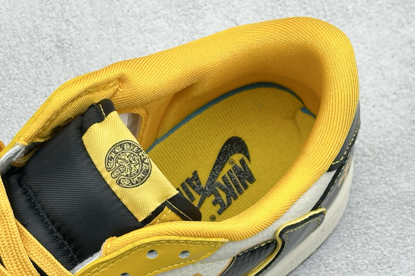 Air Jordan 1 Low AJ1乔1倒勾 低帮板鞋 克罗心联名款 XB1979-026 Air Jordan 1 Low AJ1乔1倒勾 低帮板鞋 克罗心联名款 XB1979-026