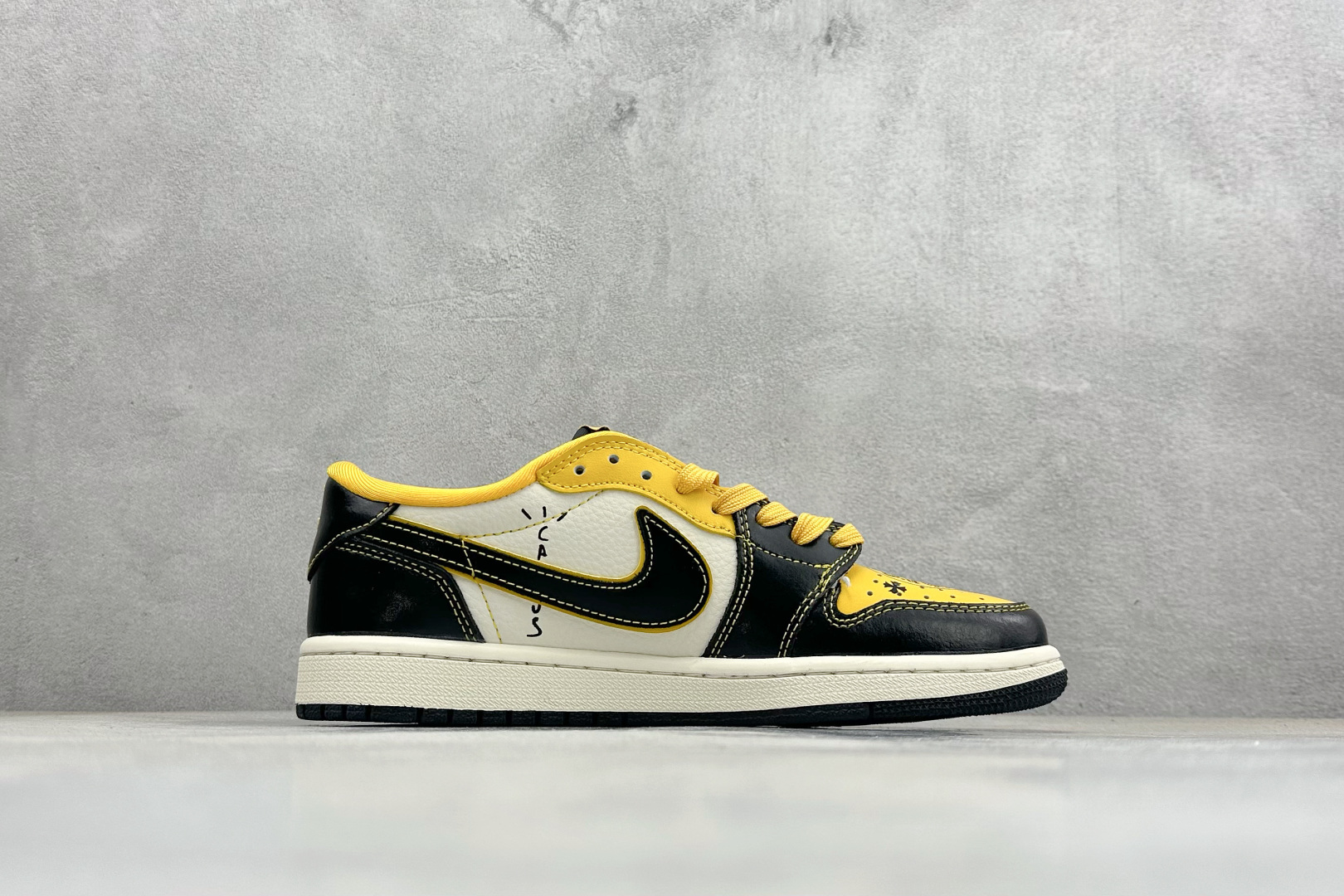 Air Jordan 1 Low AJ1乔1倒勾 低帮板鞋 克罗心联名款 XB1979-026 Air Jordan 1 Low AJ1乔1倒勾 低帮板鞋 克罗心联名款 XB1979-026