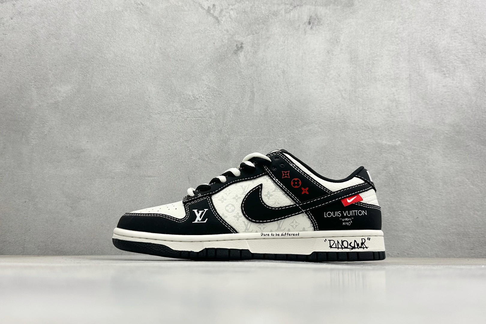 Louis Vuitton × Nike Dunk Low 联名 / 定制款低帮板鞋 KG6699-F25 Louis Vuitton × Nike Dunk Low 联名 / 定制款低帮板鞋 KG6699-F25