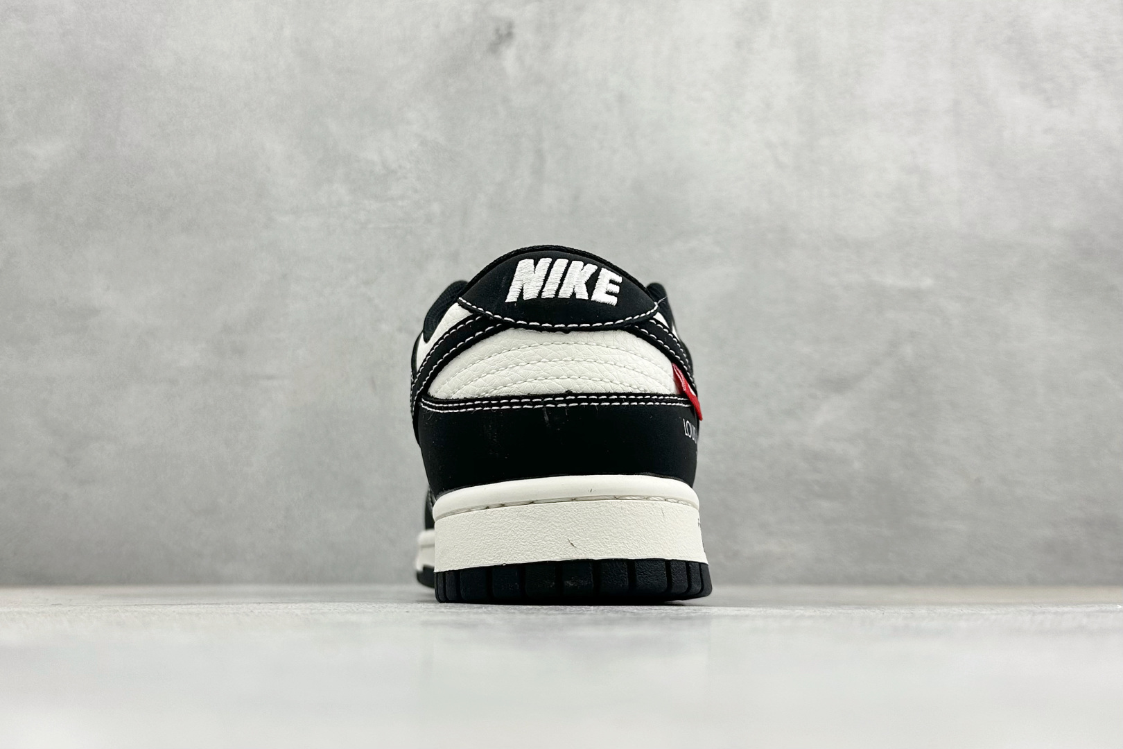 Louis Vuitton × Nike Dunk Low 联名 / 定制款低帮板鞋 KG6699-F25 Louis Vuitton × Nike Dunk Low 联名 / 定制款低帮板鞋 KG6699-F25