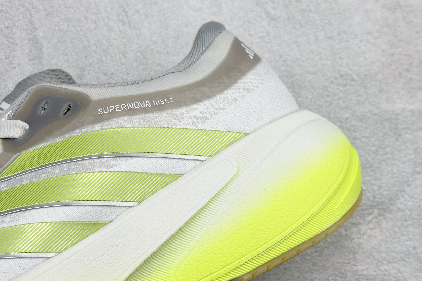 TY版Adidas Supernova Rise 3 阿迪达斯 减震回弹 运动透气休闲跑步鞋 JR7388 TY版Adidas Supernova Rise 3 阿迪达斯 减震回弹 运动透气休闲跑步鞋 JR7388