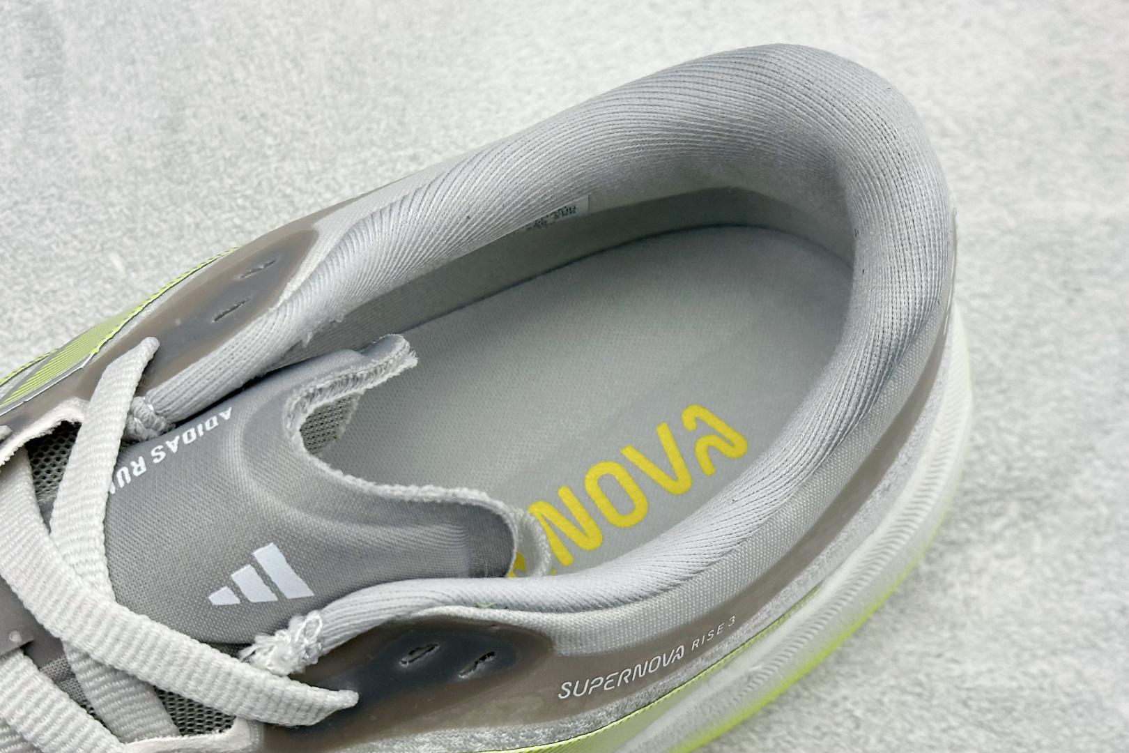 TY版Adidas Supernova Rise 3 阿迪达斯 减震回弹 运动透气休闲跑步鞋 JR7388 TY版Adidas Supernova Rise 3 阿迪达斯 减震回弹 运动透气休闲跑步鞋 JR7388