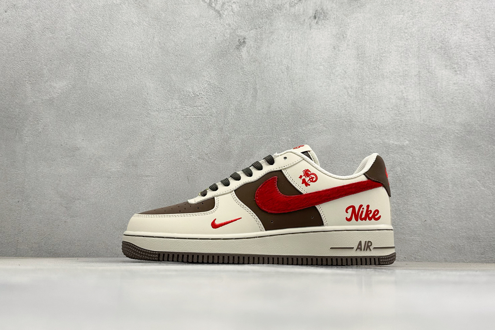 SC版Nike Air Force 1’07 Low 马年限定 马上有福 空军一号低帮休闲板鞋 NH0601-517 SC版Nike Air Force 1’07 Low 马年限定 马上有福 空军一号低帮休闲板鞋 NH0601-517