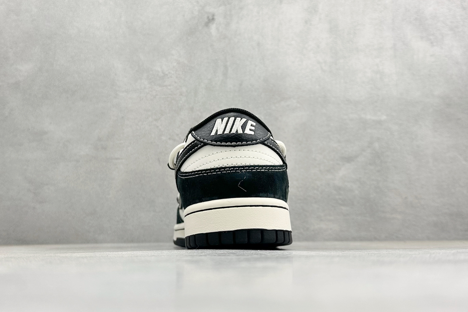 XC版Nike SB Dunk Low 磨砂黑白 高端定制 低帮休闲板鞋 YX5066-396 XC版Nike SB Dunk Low 磨砂黑白 高端定制 低帮休闲板鞋 YX5066-396