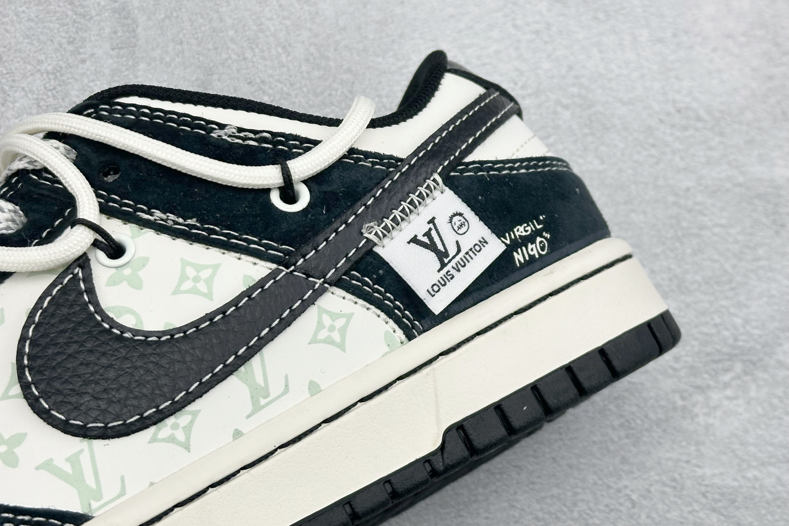 XC版Nike SB Dunk Low 磨砂黑白 高端定制 低帮休闲板鞋 YX5066-396 XC版Nike SB Dunk Low 磨砂黑白 高端定制 低帮休闲板鞋 YX5066-396