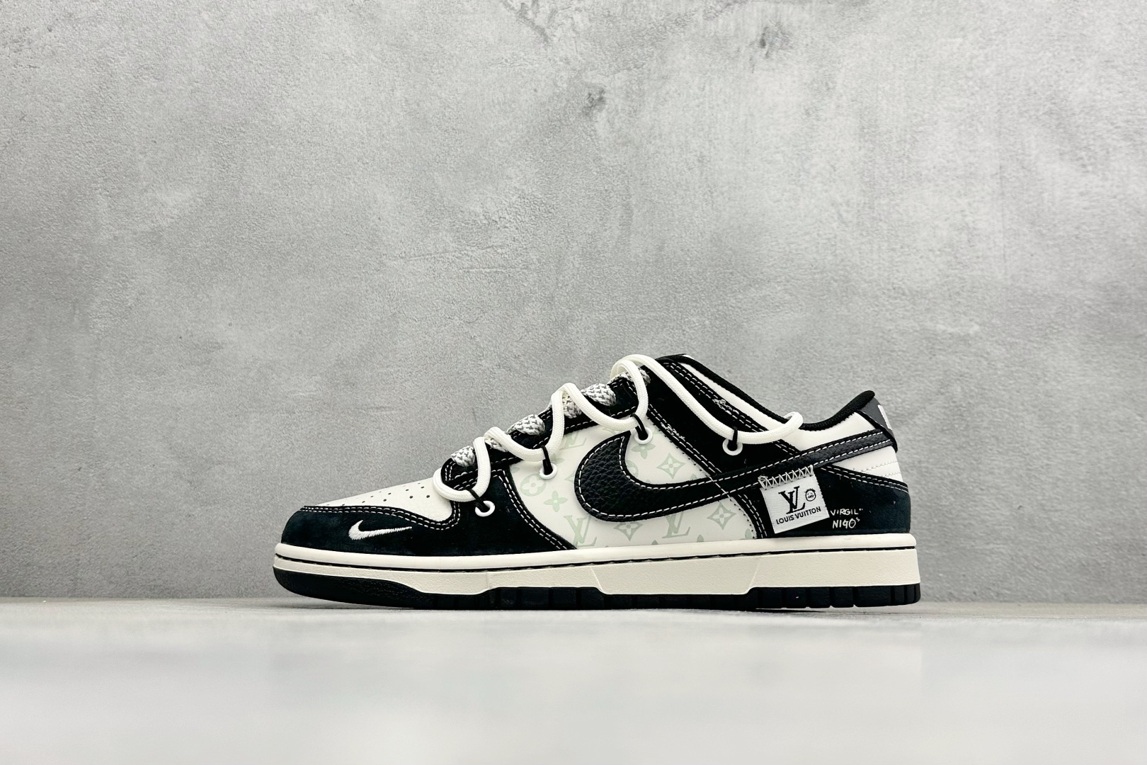 XC版Nike SB Dunk Low 磨砂黑白 高端定制 低帮休闲板鞋 YX5066-396 XC版Nike SB Dunk Low 磨砂黑白 高端定制 低帮休闲板鞋 YX5066-396
