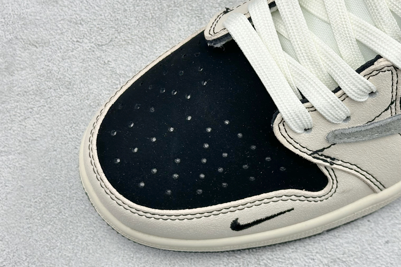 XC版Air Jordan 1 Low AJ1 乔1 Dior联名高端定制 低帮倒钩复古篮球鞋 XS2025-083 XC版Air Jordan 1 Low AJ1 乔1 Dior联名高端定制 低帮倒钩复古篮球鞋 XS2025-083